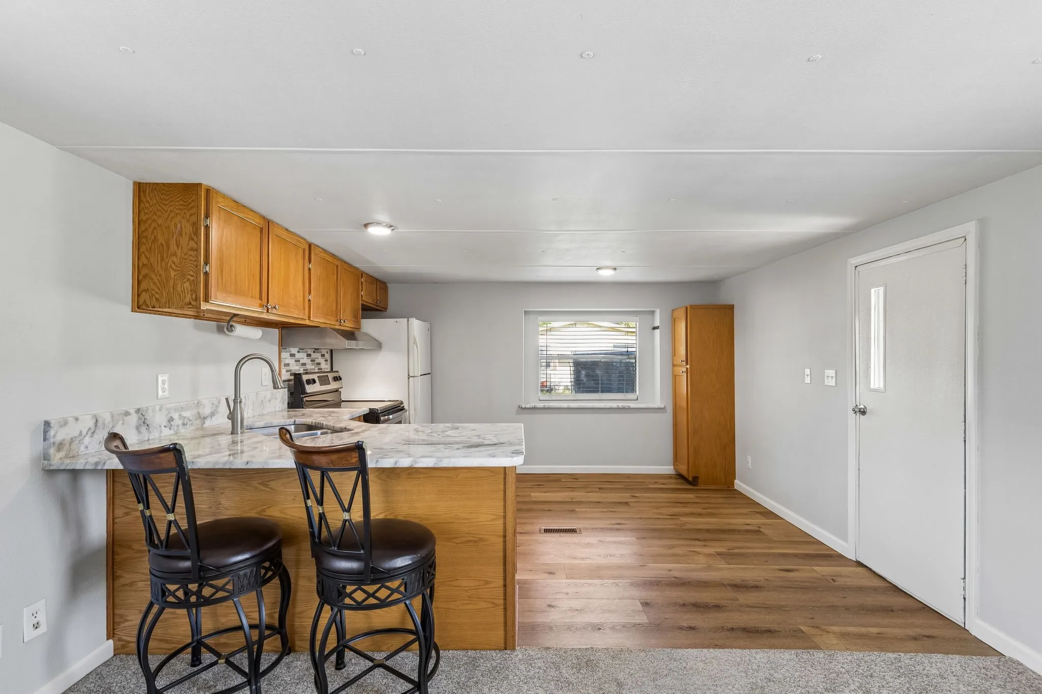 Manufactured Home For Sale in Hood County , 2437 Grapevine Court, Weatherford, Texas 76087, 2 Bedroom, 1 Bathroom, Garage spaces, 672 Sqft, built in 1983, mls#21353355, Real Estate Agent in Weatherford, Homes For Sale in Hood county, Homes For Sale in Weatherford, Realtor in Weatherford Texas, Real Estate Brokerage Independent Realty Texas, Luminita Cordes Realtor