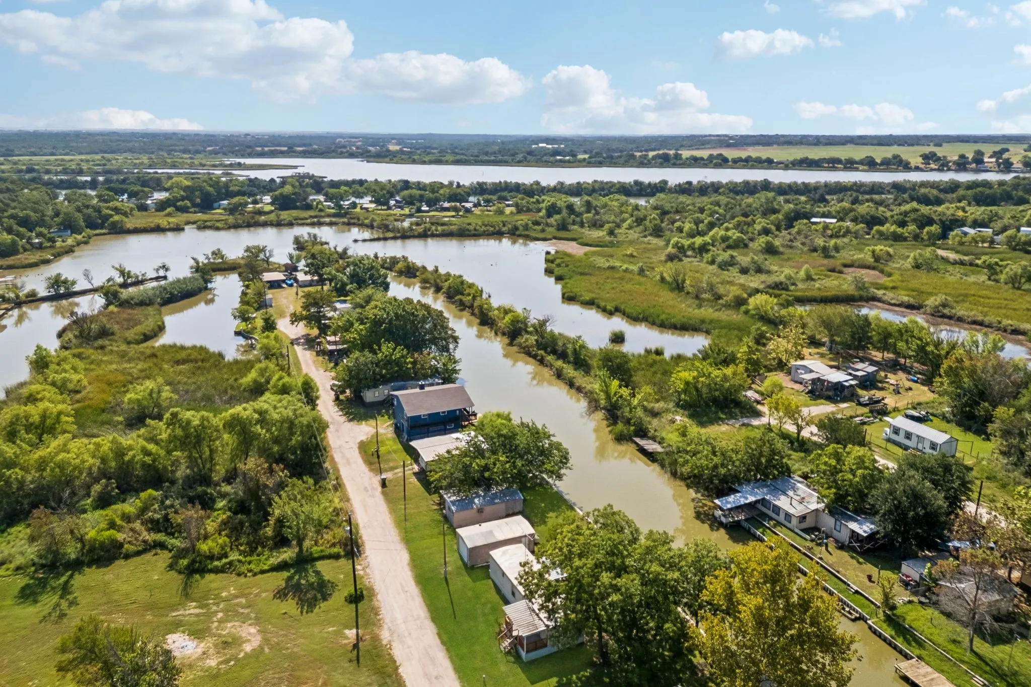 Manufactured Home For Sale in Hood County , 2437 Grapevine Court, Weatherford, Texas 76087, 2 Bedroom, 1 Bathroom, Garage spaces, 672 Sqft, built in 1983, mls#21353355, Real Estate Agent in Weatherford, Homes For Sale in Hood county, Homes For Sale in Weatherford, Realtor in Weatherford Texas, Real Estate Brokerage Independent Realty Texas, Luminita Cordes Realtor