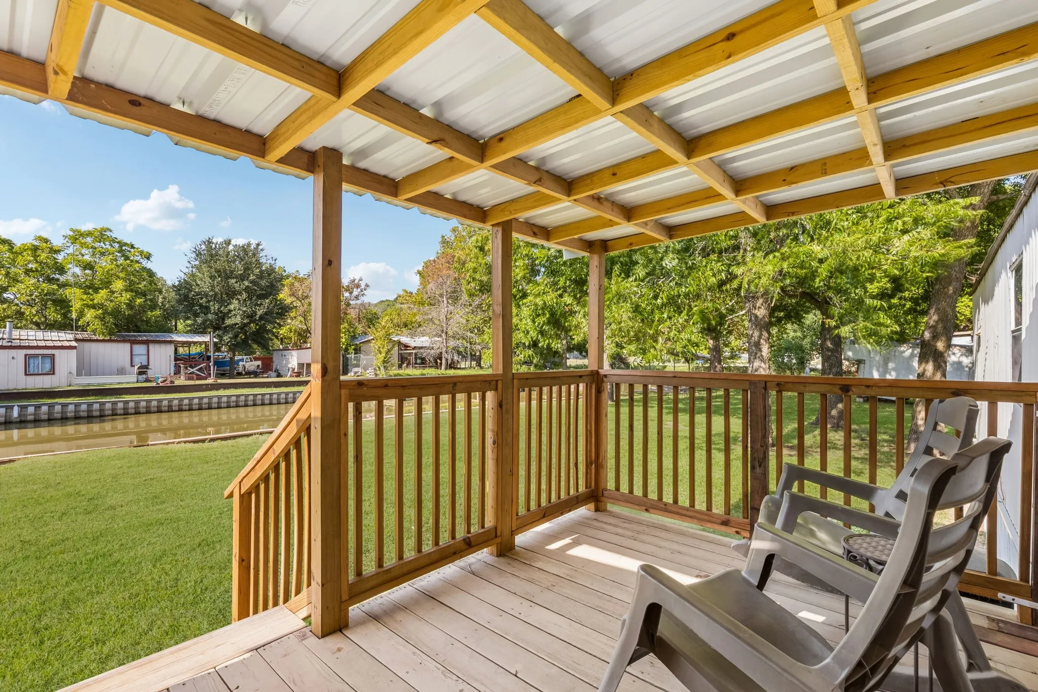Manufactured Home For Sale in Hood County , 2437 Grapevine Court, Weatherford, Texas 76087, 2 Bedroom, 1 Bathroom, Garage spaces, 672 Sqft, built in 1983, mls#21353355, Real Estate Agent in Weatherford, Homes For Sale in Hood county, Homes For Sale in Weatherford, Realtor in Weatherford Texas, Real Estate Brokerage Independent Realty Texas, Luminita Cordes Realtor