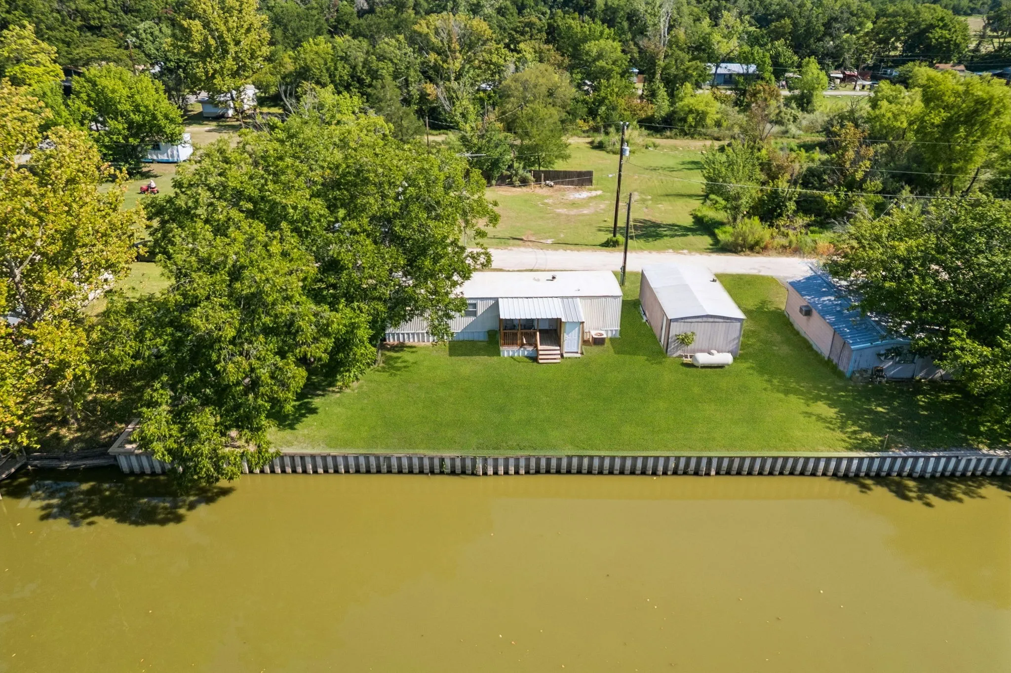 Manufactured Home For Sale in Hood County , 2437 Grapevine Court, Weatherford, Texas 76087, 2 Bedroom, 1 Bathroom, Garage spaces, 672 Sqft, built in 1983, mls#21353355, Real Estate Agent in Weatherford, Homes For Sale in Hood county, Homes For Sale in Weatherford, Realtor in Weatherford Texas, Real Estate Brokerage Independent Realty Texas, Luminita Cordes Realtor