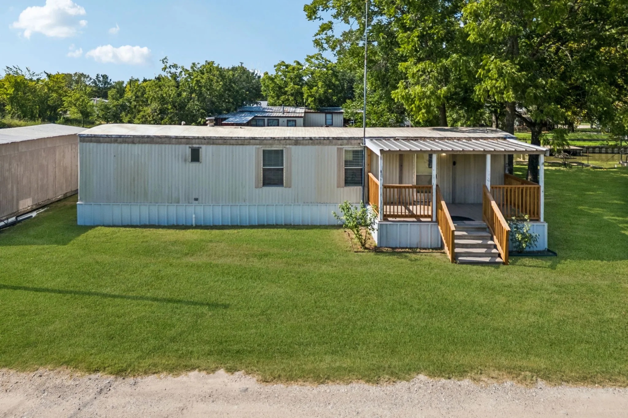 Manufactured Home For Sale in Hood County , 2437 Grapevine Court, Weatherford, Texas 76087, 2 Bedroom, 1 Bathroom, Garage spaces, 672 Sqft, built in 1983, mls#21353355, Real Estate Agent in Weatherford, Homes For Sale in Hood county, Homes For Sale in Weatherford, Realtor in Weatherford Texas, Real Estate Brokerage Independent Realty Texas, Luminita Cordes Realtor