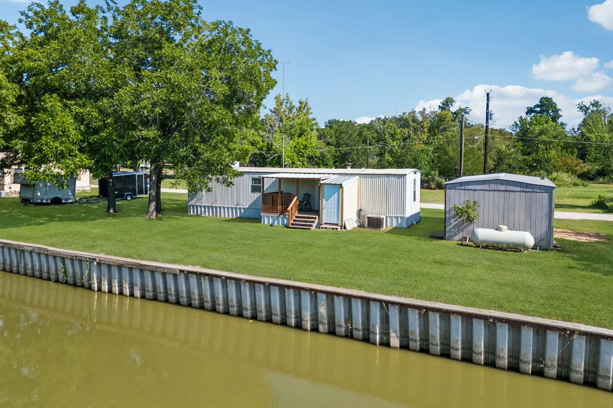 Manufactured Home For Sale in Hood County , 2437 Grapevine Court, Weatherford, Texas 76087, 2 Bedroom, 1 Bathroom, Garage spaces, 672 Sqft, built in 1983, mls#21353355, Real Estate Agent in Weatherford, Homes For Sale in Hood county, Homes For Sale in Weatherford, Realtor in Weatherford Texas, Real Estate Brokerage Independent Realty Texas, Luminita Cordes Realtor