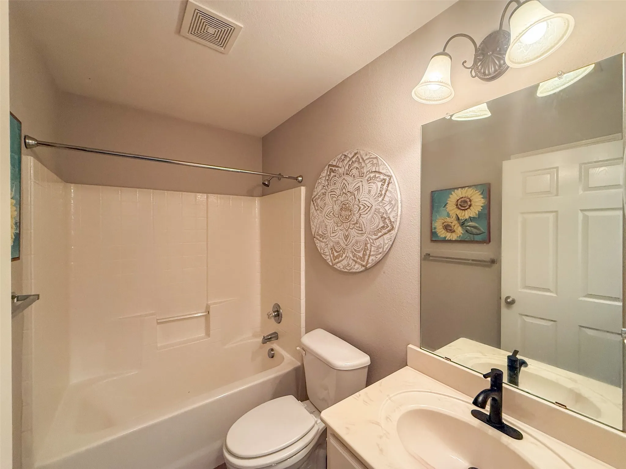Single Family Residence For Sale in Denton County , 219 Quail Run, Aubrey, Texas 76227, 3 Bedroom, 2 Bathroom, 2 Garage spaces, 1,267 Sqft, built in 2006, Price $299,900, mls#21355368, Real Estate Agent in Aubrey, Homes For Sale in Denton county, Homes For Sale in Aubrey, Realtor in Aubrey Texas, Real Estate Brokerage Independent Realty Texas, Luminita Cordes Realtor