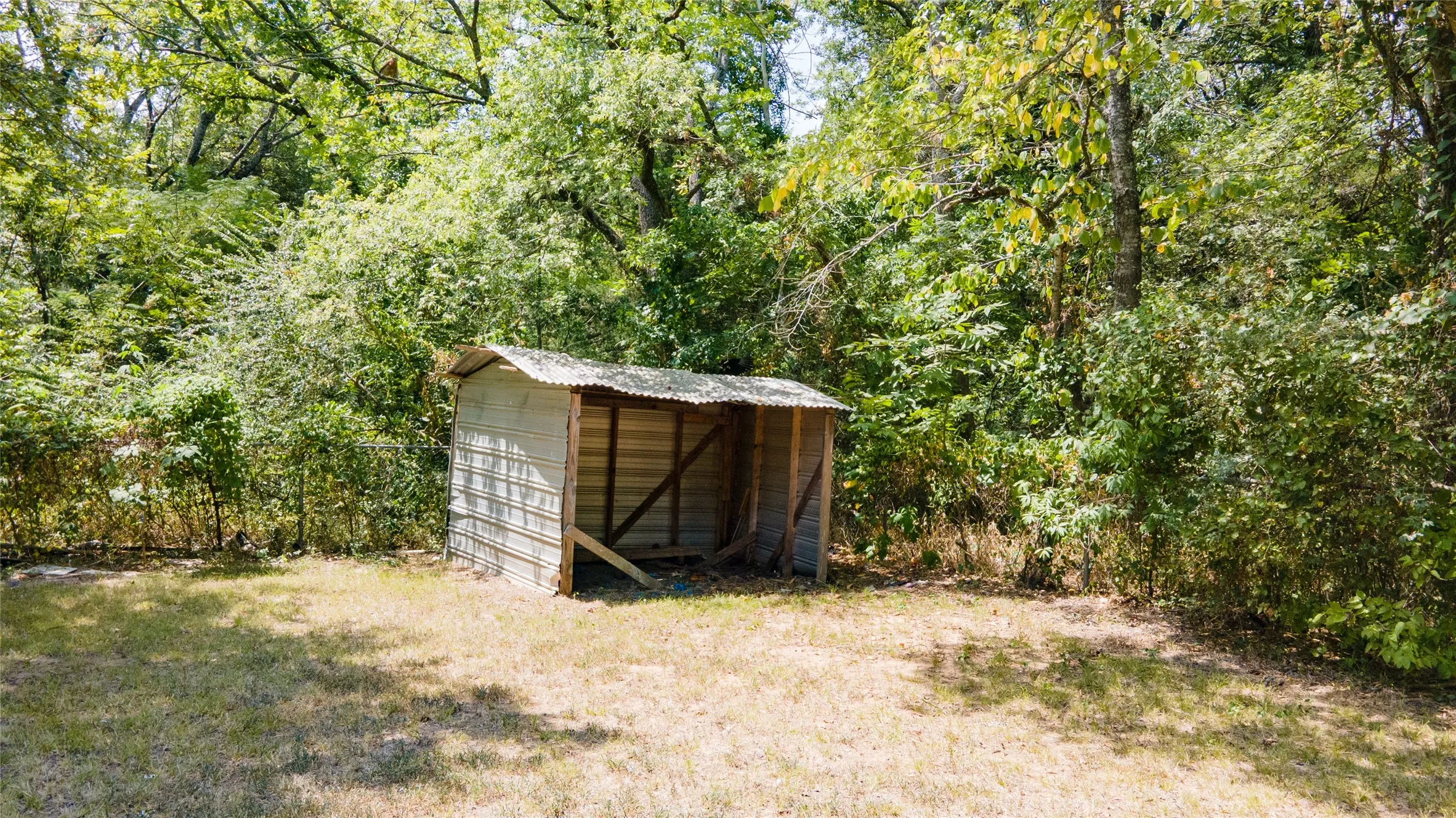 Single Family Residence For Sale in Grayson County , 3429 Interurban Road, Denison, Texas 75021, 2 Bedroom, 1 Bathroom, Garage spaces, 1,810 Sqft, built in 1920, mls#21348598, Real Estate Agent in Denison, Homes For Sale in Grayson county, Homes For Sale in Denison, Realtor in Denison Texas, Real Estate Brokerage Independent Realty Texas, Luminita Cordes Realtor