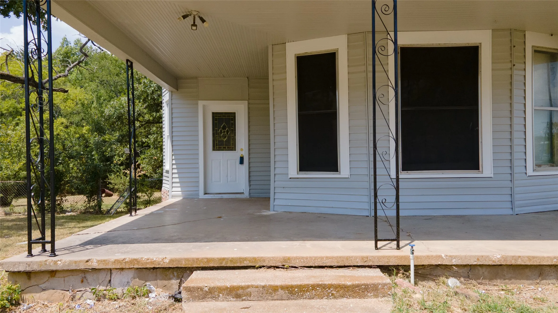 Single Family Residence For Sale in Grayson County , 3429 Interurban Road, Denison, Texas 75021, 2 Bedroom, 1 Bathroom, Garage spaces, 1,810 Sqft, built in 1920, mls#21348598, Real Estate Agent in Denison, Homes For Sale in Grayson county, Homes For Sale in Denison, Realtor in Denison Texas, Real Estate Brokerage Independent Realty Texas, Luminita Cordes Realtor