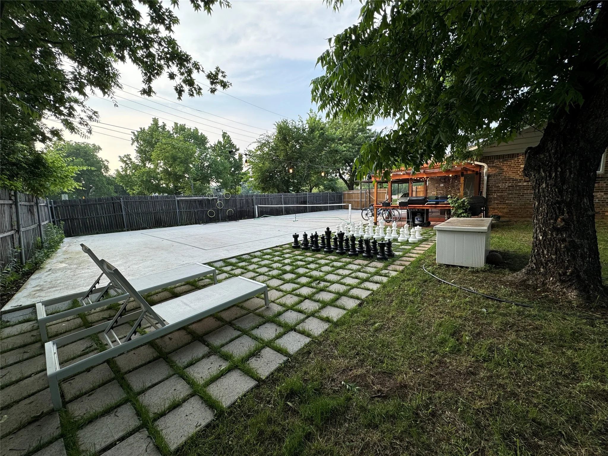 Single Family Residence For Rent in Tarrant County , 1224 S Center Street, Arlington, Texas 76010, 5 Bedroom, 4 Bathroom, Garage spaces, 1,951 Sqft, built in 1959, mls#21356849, Real Estate Agent in Arlington, Homes For Rent in Tarrant county, Homes For Rent in Arlington, Realtor in Arlington Texas, Real Estate Brokerage Independent Realty Texas, Luminita Cordes Realtor