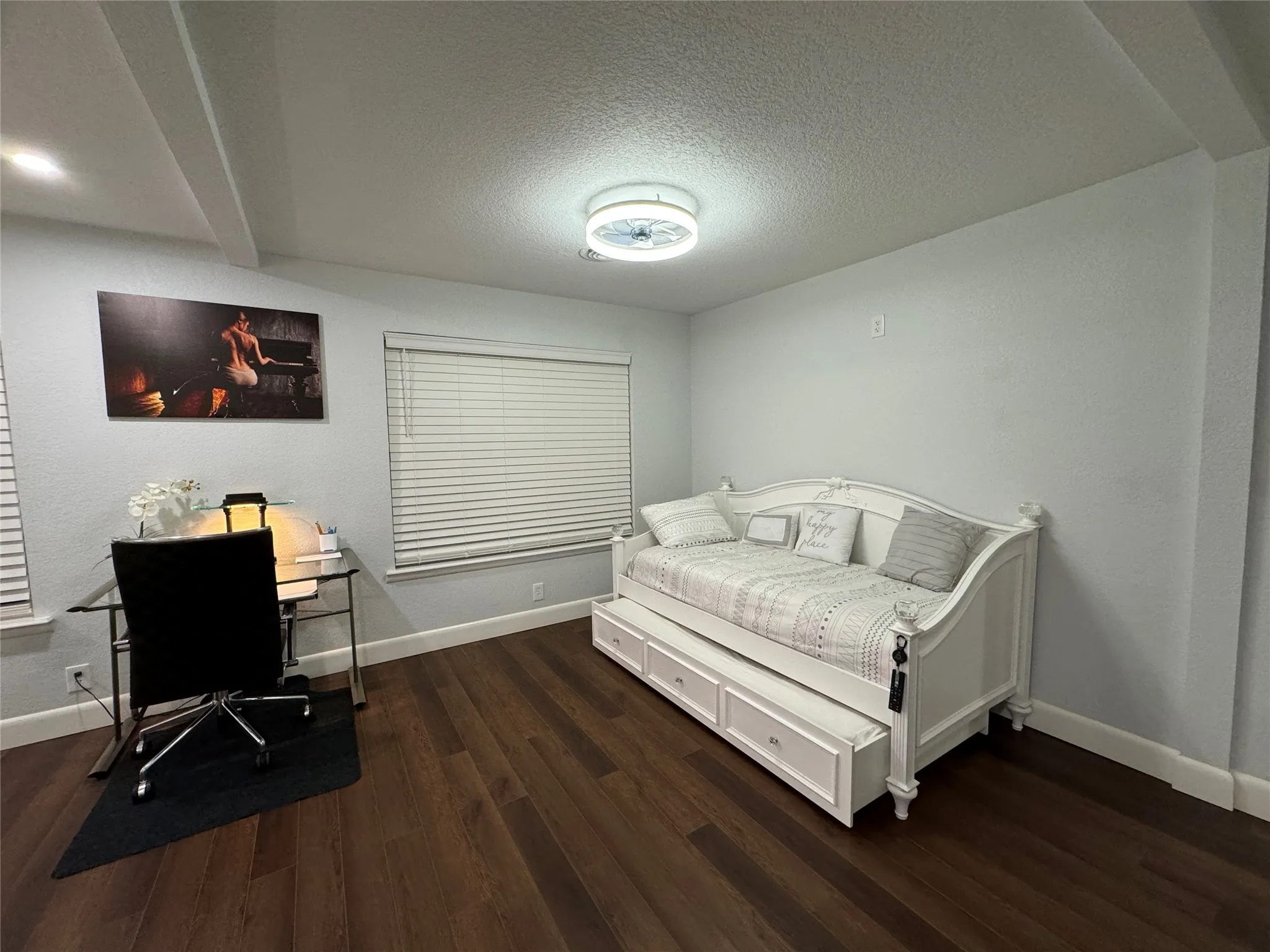 Single Family Residence For Rent in Tarrant County , 1224 S Center Street, Arlington, Texas 76010, 5 Bedroom, 4 Bathroom, Garage spaces, 1,951 Sqft, built in 1959, mls#21356849, Real Estate Agent in Arlington, Homes For Rent in Tarrant county, Homes For Rent in Arlington, Realtor in Arlington Texas, Real Estate Brokerage Independent Realty Texas, Luminita Cordes Realtor
