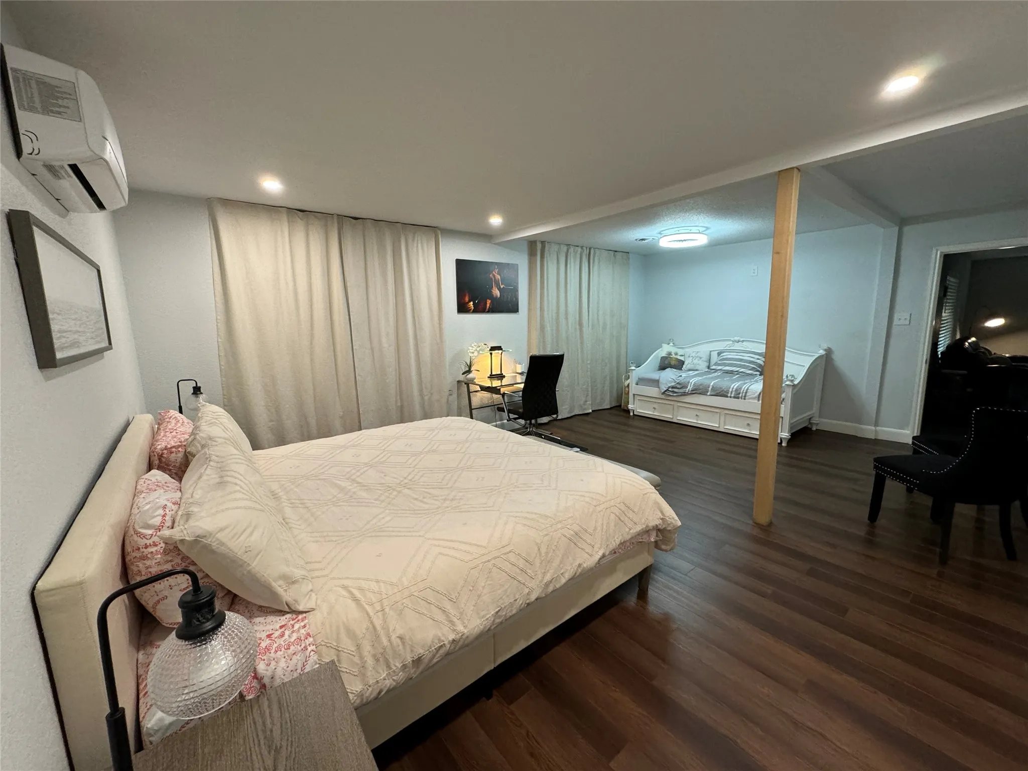 Single Family Residence For Rent in Tarrant County , 1224 S Center Street, Arlington, Texas 76010, 5 Bedroom, 4 Bathroom, Garage spaces, 1,951 Sqft, built in 1959, mls#21356849, Real Estate Agent in Arlington, Homes For Rent in Tarrant county, Homes For Rent in Arlington, Realtor in Arlington Texas, Real Estate Brokerage Independent Realty Texas, Luminita Cordes Realtor