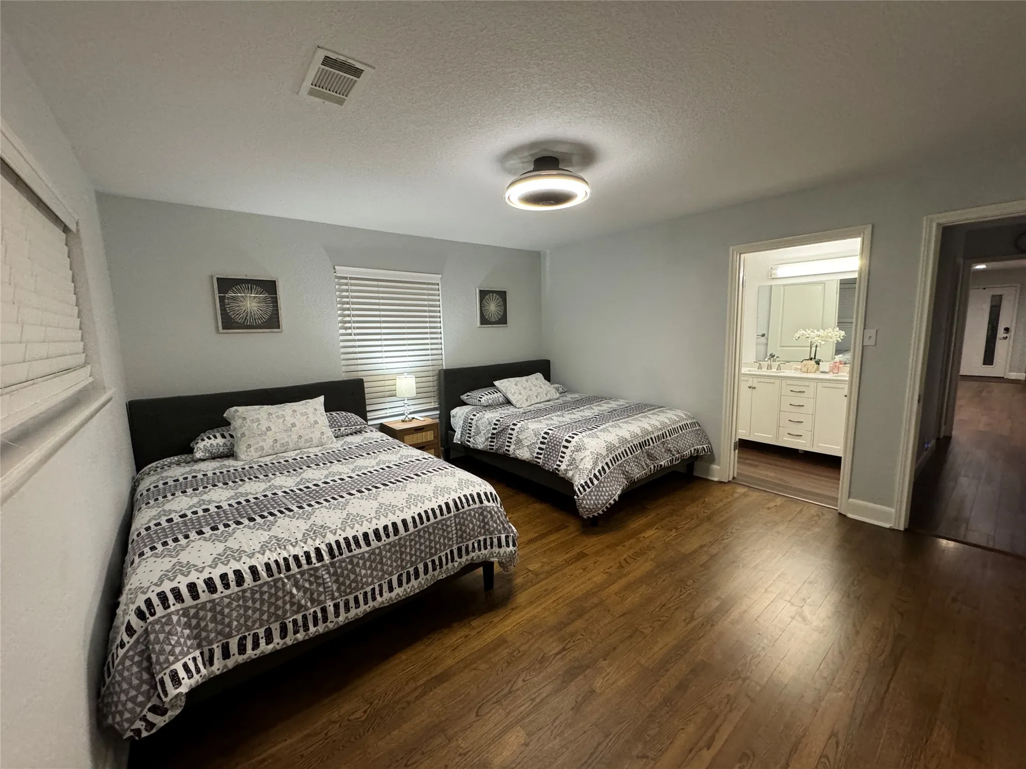Single Family Residence For Rent in Tarrant County , 1224 S Center Street, Arlington, Texas 76010, 5 Bedroom, 4 Bathroom, Garage spaces, 1,951 Sqft, built in 1959, mls#21356849, Real Estate Agent in Arlington, Homes For Rent in Tarrant county, Homes For Rent in Arlington, Realtor in Arlington Texas, Real Estate Brokerage Independent Realty Texas, Luminita Cordes Realtor