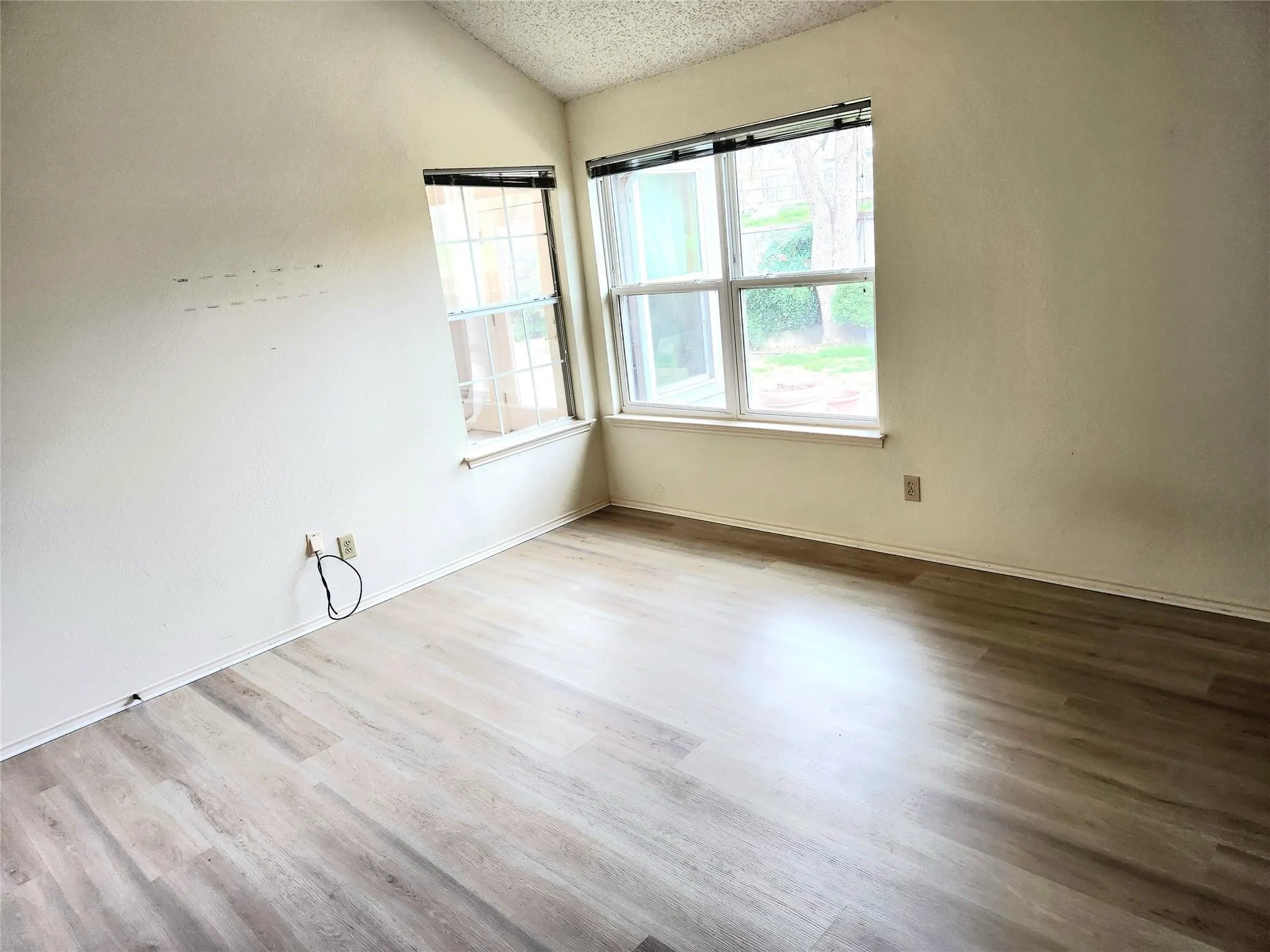 Single Family Residence For Rent in Tarrant County , 4346 Briar Hill Drive, Grand Prairie, Texas 75052, 3 Bedroom, 2 Bathroom, 2 Garage spaces, 1,449 Sqft, built in 1990, mls#21356855, Real Estate Agent in Grand Prairie, Homes For Rent in Tarrant county, Homes For Rent in Grand Prairie, Realtor in Grand Prairie Texas, Real Estate Brokerage Independent Realty Texas, Luminita Cordes Realtor