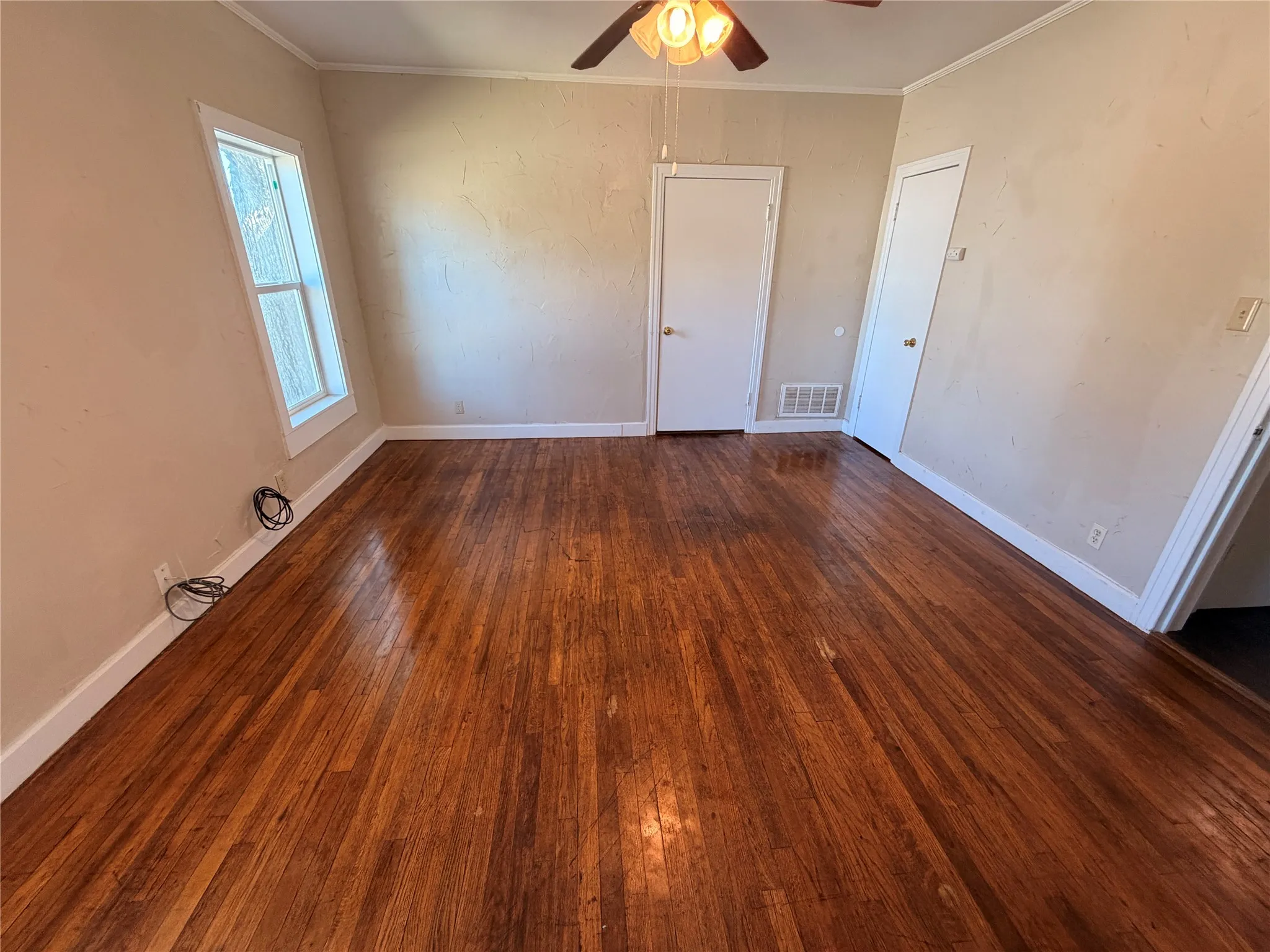 Single Family Residence For Sale in Eastland County , 712 W Main Street, Eastland, Texas 76448, 3 Bedroom, 2 Bathroom, 1 Garage spaces, 1,618 Sqft, built in 1936, Price $177,000, mls#21356803, Real Estate Agent in Eastland, Homes For Sale in Eastland county, Homes For Sale in Eastland, Realtor in Eastland Texas, Real Estate Brokerage Independent Realty Texas, Luminita Cordes Realtor