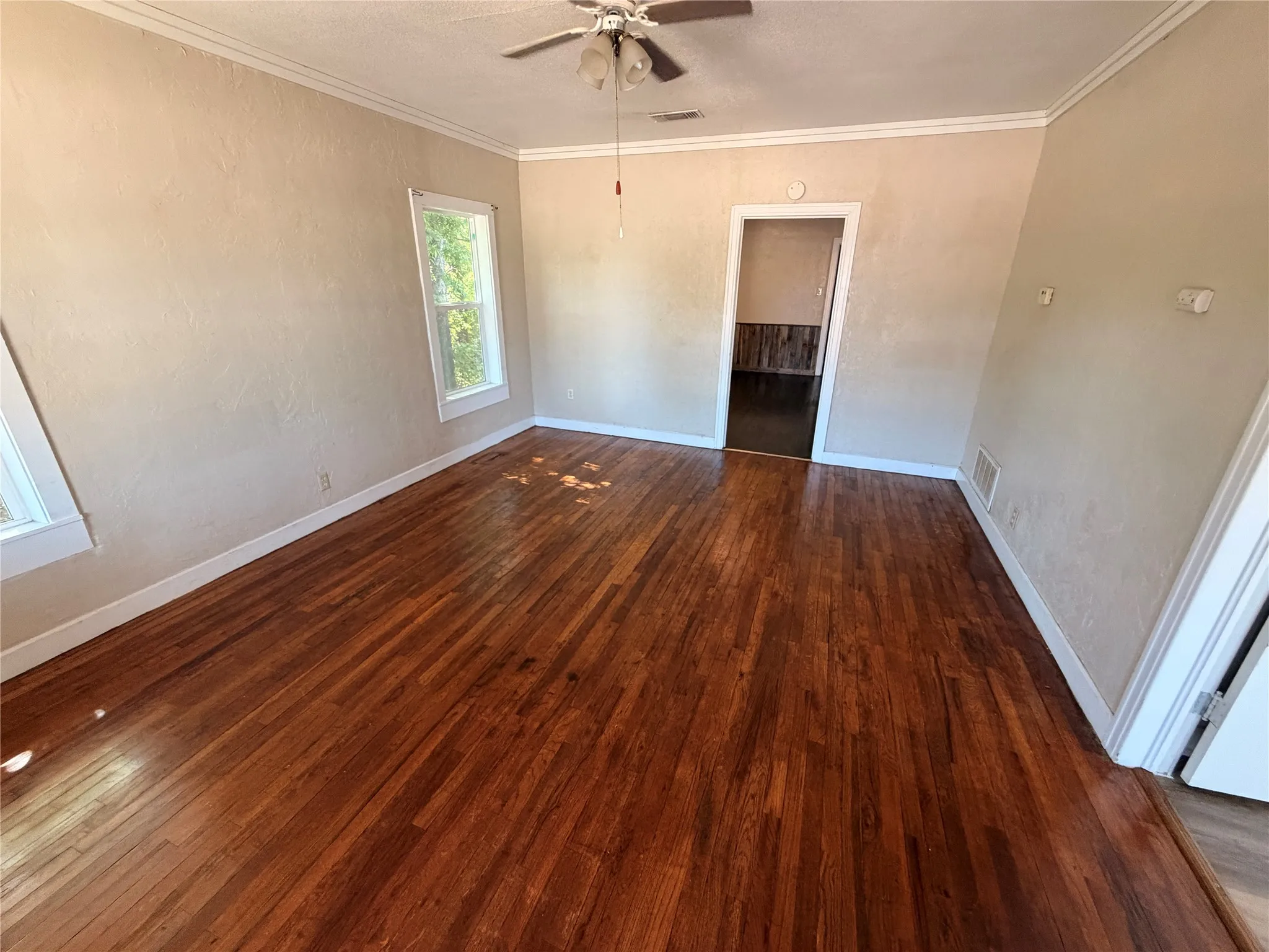 Single Family Residence For Sale in Eastland County , 712 W Main Street, Eastland, Texas 76448, 3 Bedroom, 2 Bathroom, 1 Garage spaces, 1,618 Sqft, built in 1936, Price $177,000, mls#21356803, Real Estate Agent in Eastland, Homes For Sale in Eastland county, Homes For Sale in Eastland, Realtor in Eastland Texas, Real Estate Brokerage Independent Realty Texas, Luminita Cordes Realtor