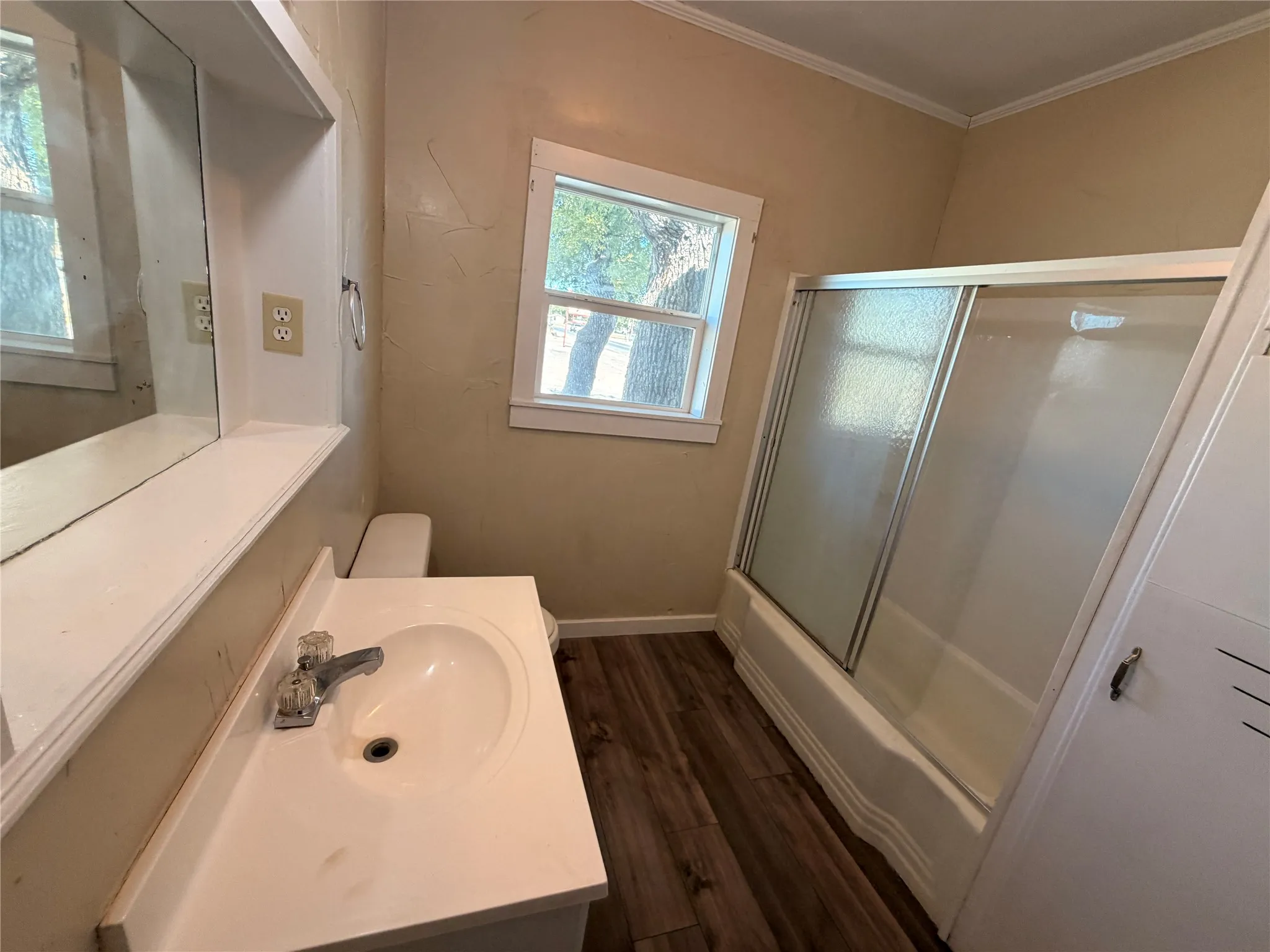 Single Family Residence For Sale in Eastland County , 712 W Main Street, Eastland, Texas 76448, 3 Bedroom, 2 Bathroom, 1 Garage spaces, 1,618 Sqft, built in 1936, Price $177,000, mls#21356803, Real Estate Agent in Eastland, Homes For Sale in Eastland county, Homes For Sale in Eastland, Realtor in Eastland Texas, Real Estate Brokerage Independent Realty Texas, Luminita Cordes Realtor