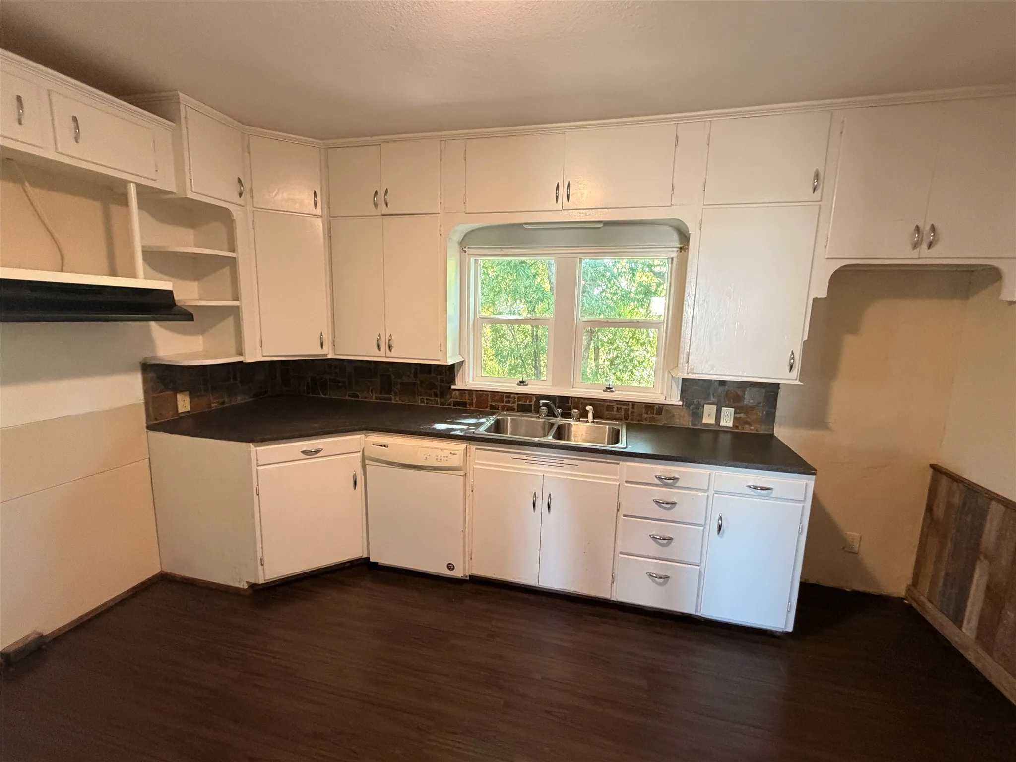 Single Family Residence For Sale in Eastland County , 712 W Main Street, Eastland, Texas 76448, 3 Bedroom, 2 Bathroom, 1 Garage spaces, 1,618 Sqft, built in 1936, Price $177,000, mls#21356803, Real Estate Agent in Eastland, Homes For Sale in Eastland county, Homes For Sale in Eastland, Realtor in Eastland Texas, Real Estate Brokerage Independent Realty Texas, Luminita Cordes Realtor