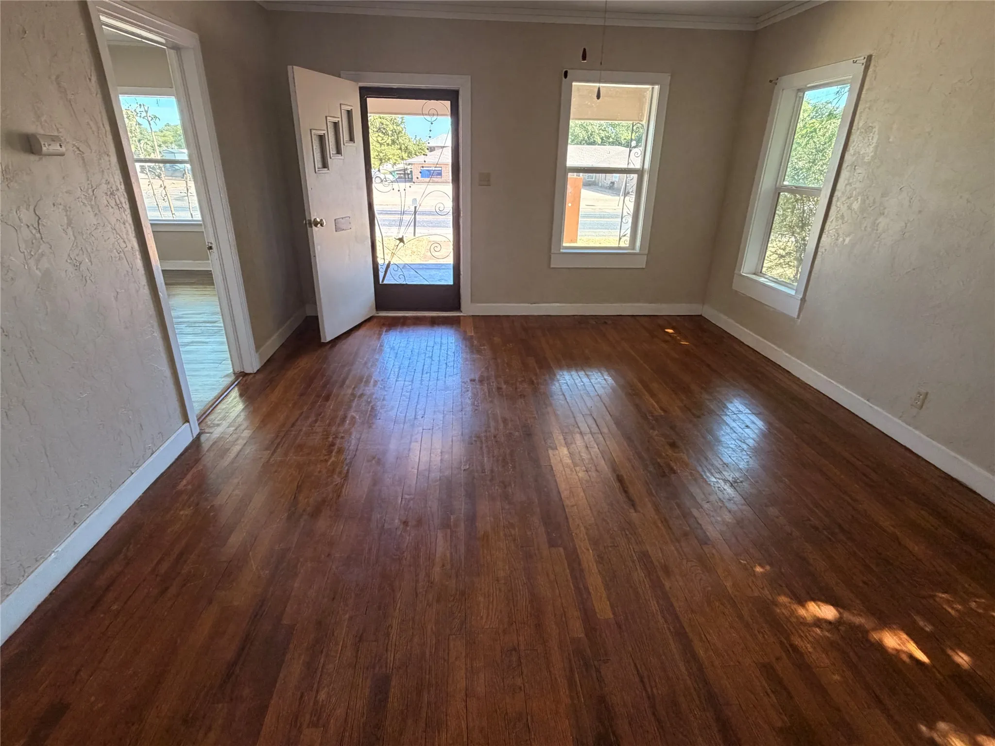 Single Family Residence For Sale in Eastland County , 712 W Main Street, Eastland, Texas 76448, 3 Bedroom, 2 Bathroom, 1 Garage spaces, 1,618 Sqft, built in 1936, Price $177,000, mls#21356803, Real Estate Agent in Eastland, Homes For Sale in Eastland county, Homes For Sale in Eastland, Realtor in Eastland Texas, Real Estate Brokerage Independent Realty Texas, Luminita Cordes Realtor