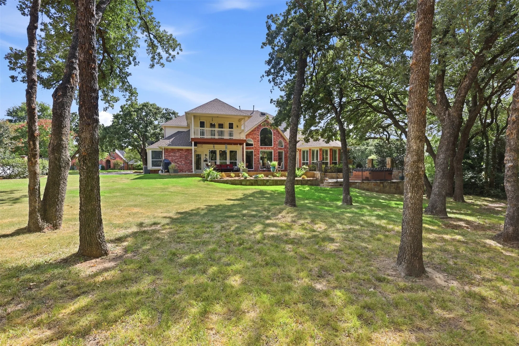 Single Family Residence For Sale in Denton County , 4005 Brooks Court, Highland Village, Texas 76226, 4 Bedroom, 3 Bathroom, 3 Garage spaces, 3,511 Sqft, built in 1996, mls#21349261, Real Estate Agent in Highland Village, Homes For Sale in Denton county, Homes For Sale in Highland Village, Realtor in Highland Village Texas, Real Estate Brokerage Independent Realty Texas, Luminita Cordes Realtor