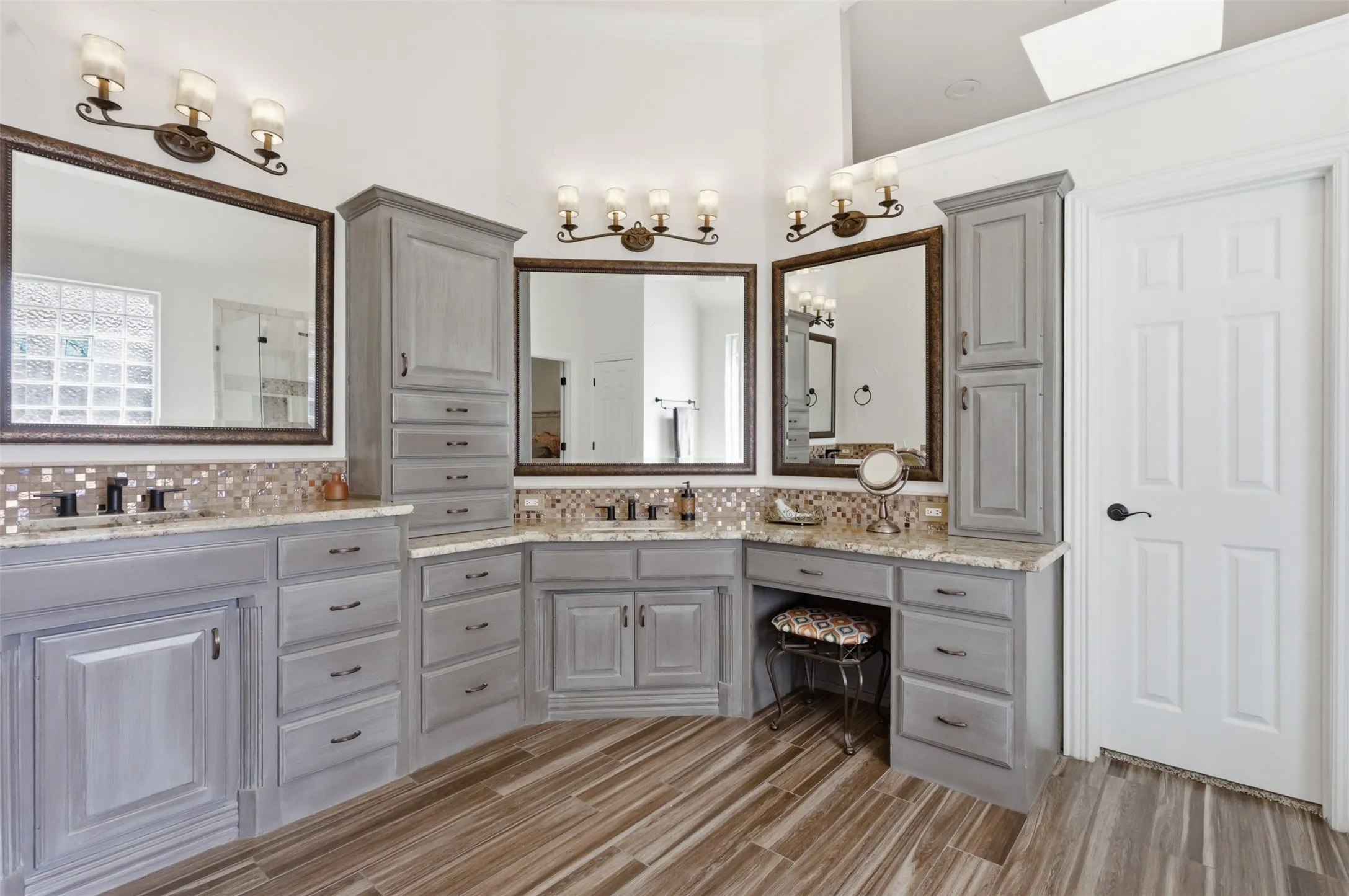 Single Family Residence For Sale in Denton County , 4005 Brooks Court, Highland Village, Texas 76226, 4 Bedroom, 3 Bathroom, 3 Garage spaces, 3,511 Sqft, built in 1996, mls#21349261, Real Estate Agent in Highland Village, Homes For Sale in Denton county, Homes For Sale in Highland Village, Realtor in Highland Village Texas, Real Estate Brokerage Independent Realty Texas, Luminita Cordes Realtor