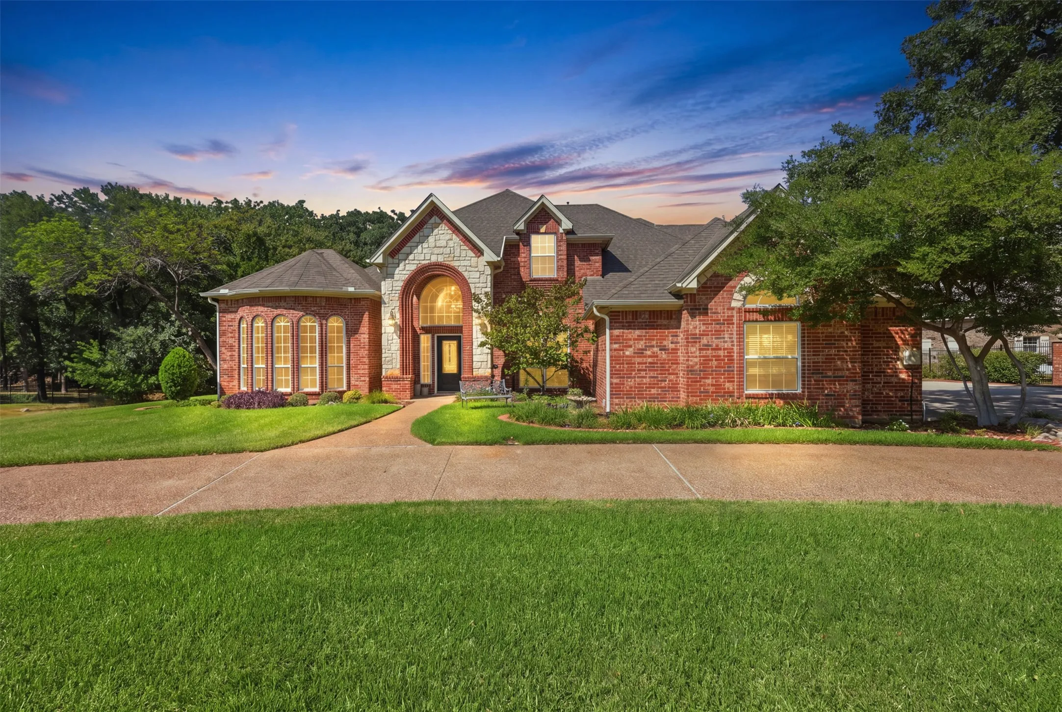 Single Family Residence For Sale in Denton County , 4005 Brooks Court, Highland Village, Texas 76226, 4 Bedroom, 3 Bathroom, 3 Garage spaces, 3,511 Sqft, built in 1996, mls#21349261, Real Estate Agent in Highland Village, Homes For Sale in Denton county, Homes For Sale in Highland Village, Realtor in Highland Village Texas, Real Estate Brokerage Independent Realty Texas, Luminita Cordes Realtor