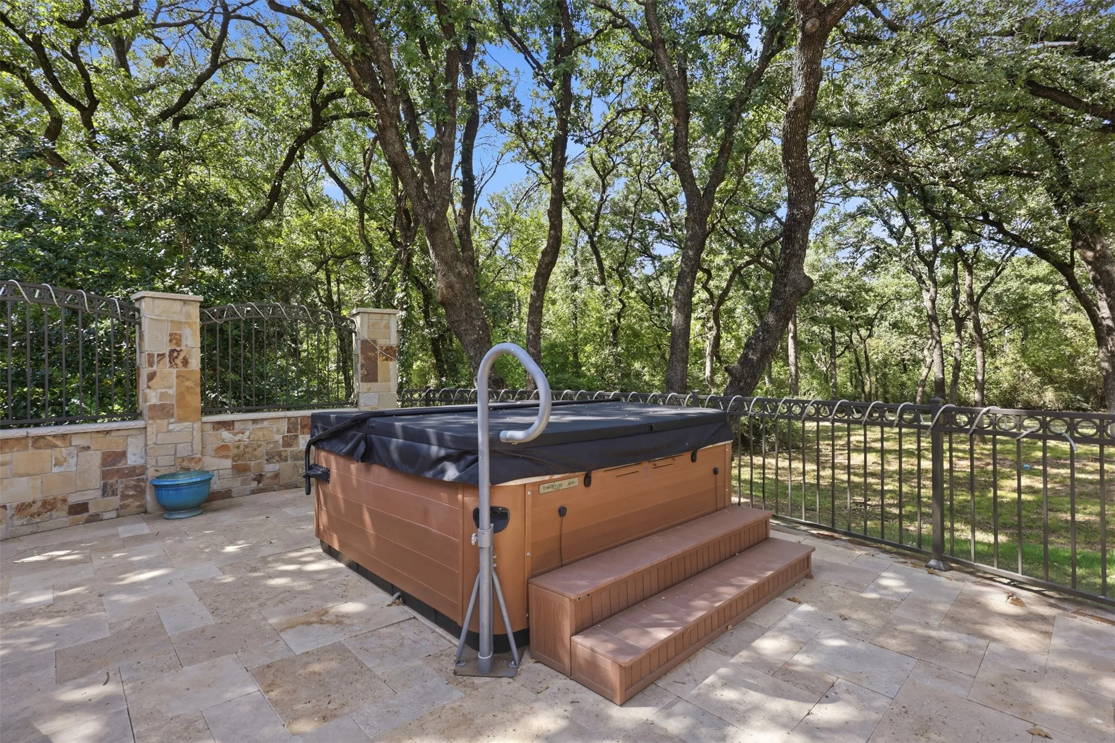 Single Family Residence For Sale in Denton County , 4005 Brooks Court, Highland Village, Texas 76226, 4 Bedroom, 3 Bathroom, 3 Garage spaces, 3,511 Sqft, built in 1996, mls#21349261, Real Estate Agent in Highland Village, Homes For Sale in Denton county, Homes For Sale in Highland Village, Realtor in Highland Village Texas, Real Estate Brokerage Independent Realty Texas, Luminita Cordes Realtor