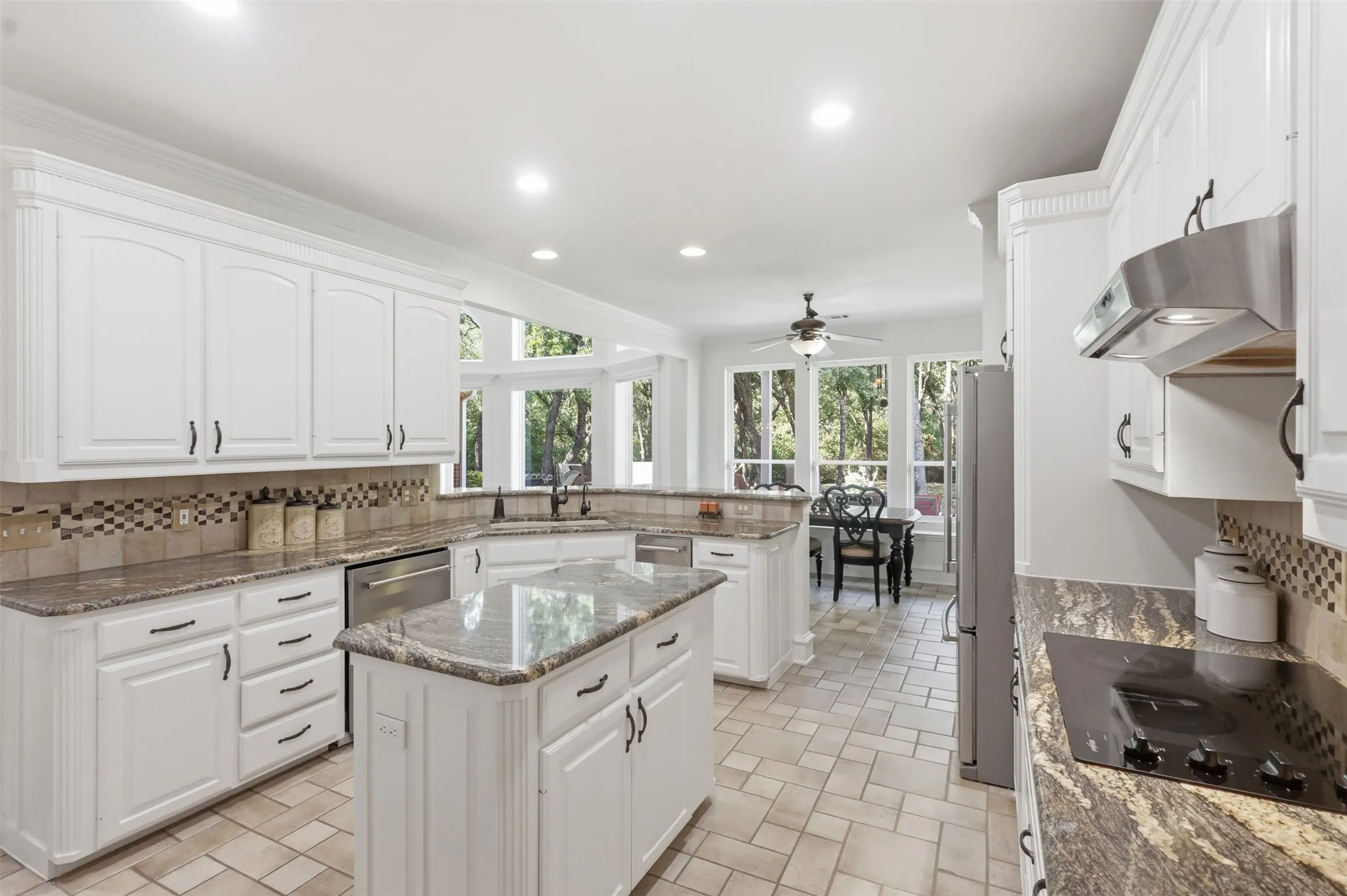 Single Family Residence For Sale in Denton County , 4005 Brooks Court, Highland Village, Texas 76226, 4 Bedroom, 3 Bathroom, 3 Garage spaces, 3,511 Sqft, built in 1996, mls#21349261, Real Estate Agent in Highland Village, Homes For Sale in Denton county, Homes For Sale in Highland Village, Realtor in Highland Village Texas, Real Estate Brokerage Independent Realty Texas, Luminita Cordes Realtor