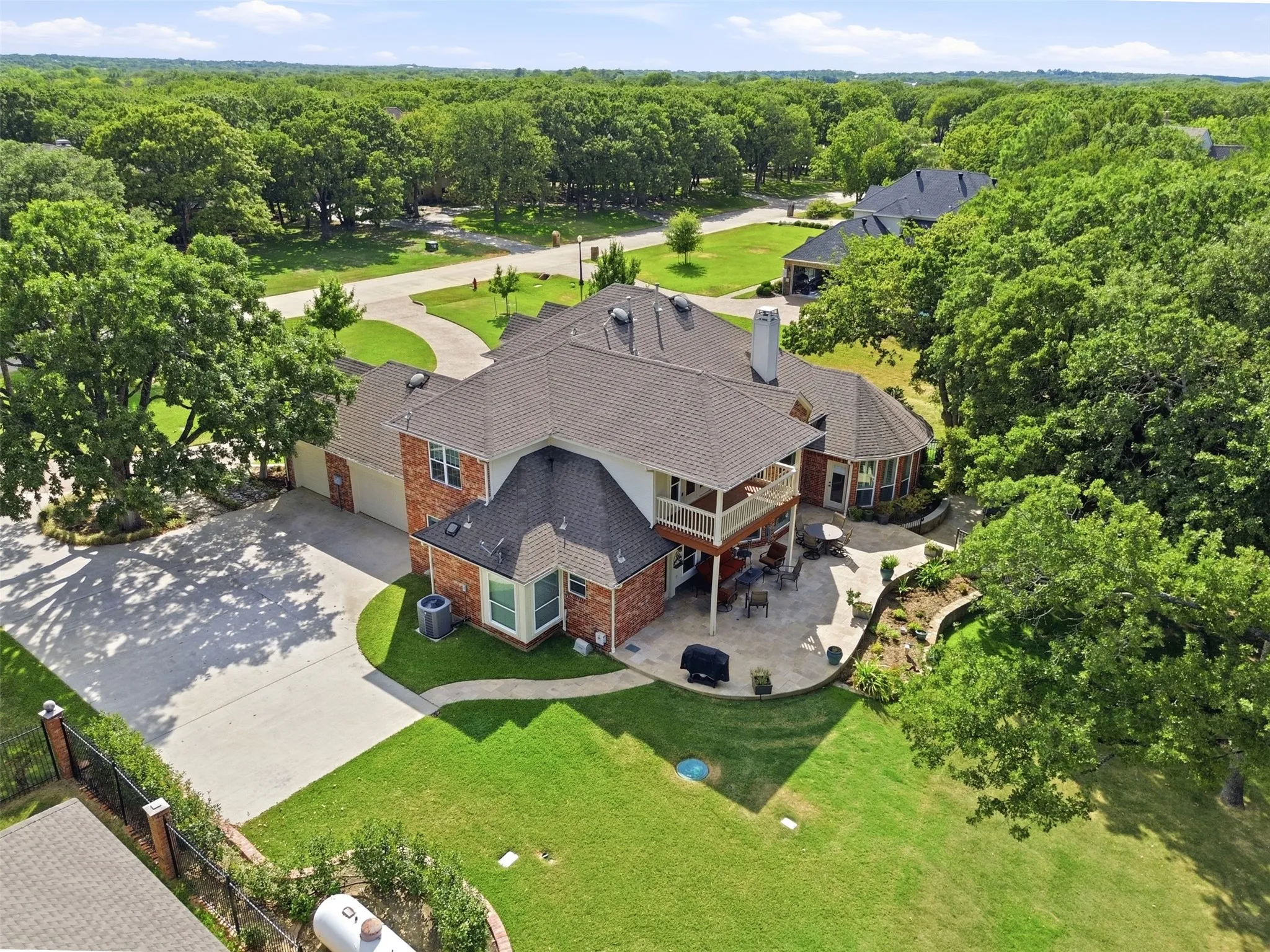 Single Family Residence For Sale in Denton County , 4005 Brooks Court, Highland Village, Texas 76226, 4 Bedroom, 3 Bathroom, 3 Garage spaces, 3,511 Sqft, built in 1996, mls#21349261, Real Estate Agent in Highland Village, Homes For Sale in Denton county, Homes For Sale in Highland Village, Realtor in Highland Village Texas, Real Estate Brokerage Independent Realty Texas, Luminita Cordes Realtor