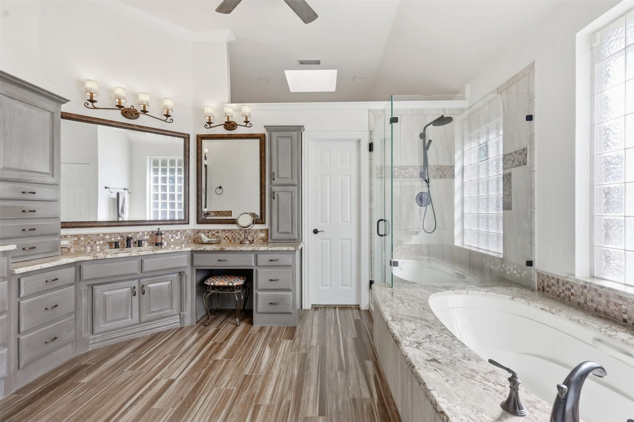 Single Family Residence For Sale in Denton County , 4005 Brooks Court, Highland Village, Texas 76226, 4 Bedroom, 3 Bathroom, 3 Garage spaces, 3,511 Sqft, built in 1996, mls#21349261, Real Estate Agent in Highland Village, Homes For Sale in Denton county, Homes For Sale in Highland Village, Realtor in Highland Village Texas, Real Estate Brokerage Independent Realty Texas, Luminita Cordes Realtor