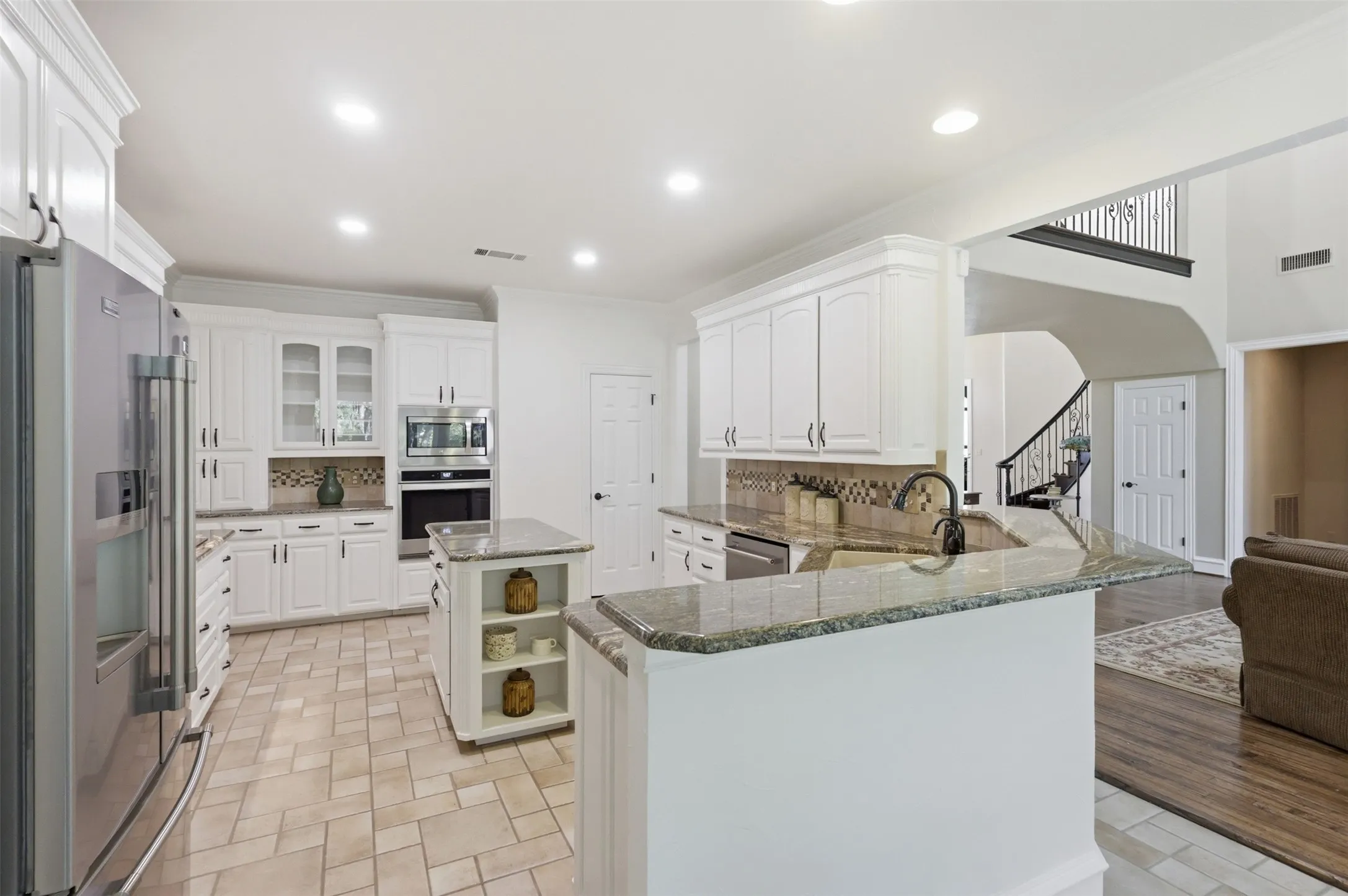 Single Family Residence For Sale in Denton County , 4005 Brooks Court, Highland Village, Texas 76226, 4 Bedroom, 3 Bathroom, 3 Garage spaces, 3,511 Sqft, built in 1996, mls#21349261, Real Estate Agent in Highland Village, Homes For Sale in Denton county, Homes For Sale in Highland Village, Realtor in Highland Village Texas, Real Estate Brokerage Independent Realty Texas, Luminita Cordes Realtor