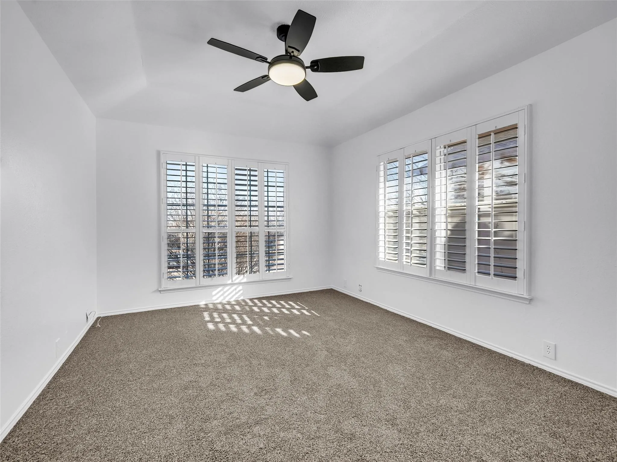 Single Family Residence For Sale in Tarrant County , 5310 Vista Verde Drive, Arlington, Texas 76017, 5 Bedroom, 3 Bathroom, 2 Garage spaces, 2,230 Sqft, built in 1996, mls#21356440, Real Estate Agent in Arlington, Homes For Sale in Tarrant county, Homes For Sale in Arlington, Realtor in Arlington Texas, Real Estate Brokerage Independent Realty Texas, Luminita Cordes Realtor
