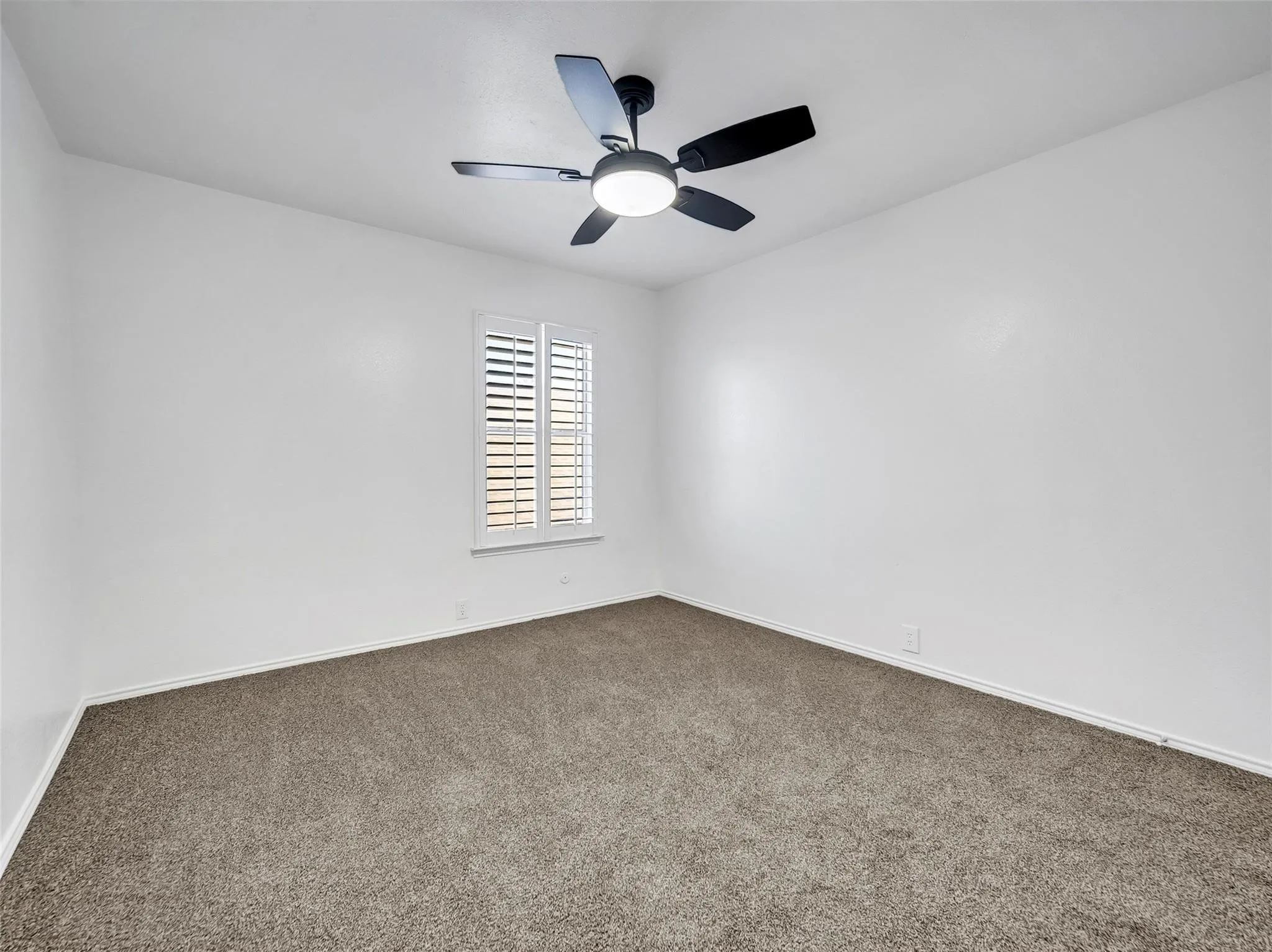 Single Family Residence For Sale in Tarrant County , 5310 Vista Verde Drive, Arlington, Texas 76017, 5 Bedroom, 3 Bathroom, 2 Garage spaces, 2,230 Sqft, built in 1996, mls#21356440, Real Estate Agent in Arlington, Homes For Sale in Tarrant county, Homes For Sale in Arlington, Realtor in Arlington Texas, Real Estate Brokerage Independent Realty Texas, Luminita Cordes Realtor