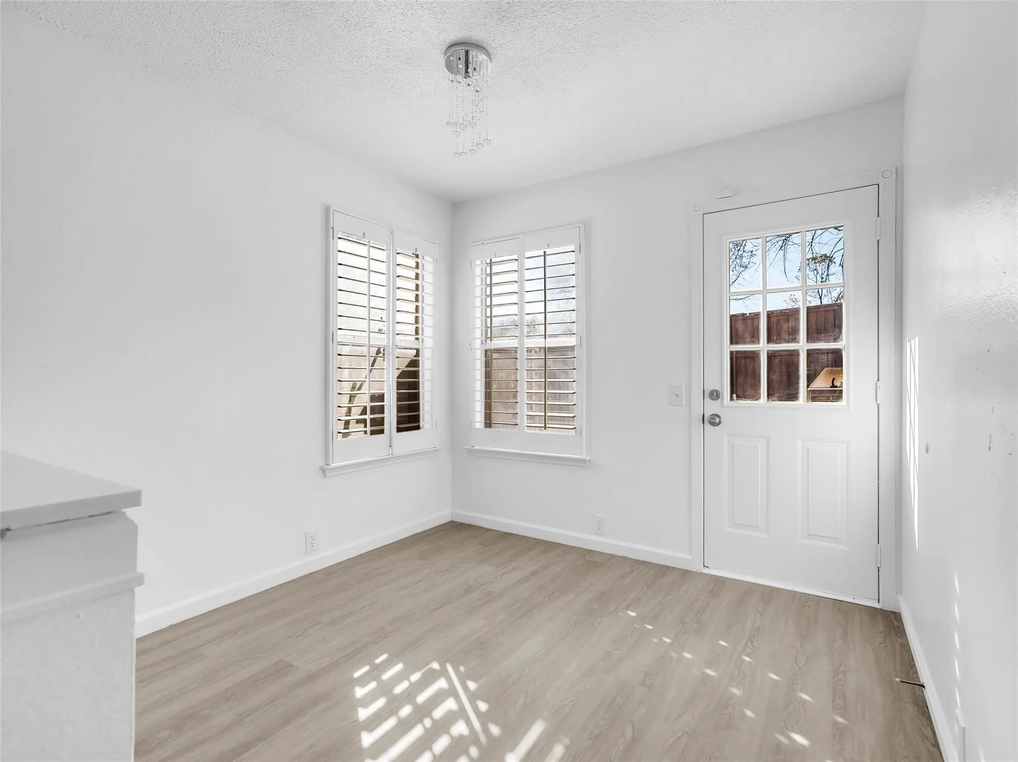 Single Family Residence For Sale in Tarrant County , 5310 Vista Verde Drive, Arlington, Texas 76017, 5 Bedroom, 3 Bathroom, 2 Garage spaces, 2,230 Sqft, built in 1996, mls#21356440, Real Estate Agent in Arlington, Homes For Sale in Tarrant county, Homes For Sale in Arlington, Realtor in Arlington Texas, Real Estate Brokerage Independent Realty Texas, Luminita Cordes Realtor