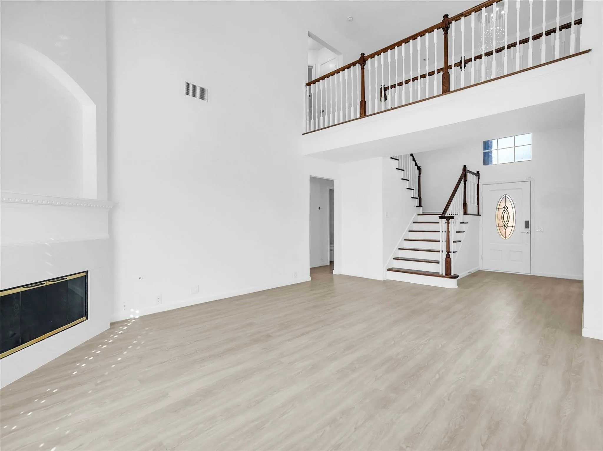 Single Family Residence For Sale in Tarrant County , 5310 Vista Verde Drive, Arlington, Texas 76017, 5 Bedroom, 3 Bathroom, 2 Garage spaces, 2,230 Sqft, built in 1996, mls#21356440, Real Estate Agent in Arlington, Homes For Sale in Tarrant county, Homes For Sale in Arlington, Realtor in Arlington Texas, Real Estate Brokerage Independent Realty Texas, Luminita Cordes Realtor