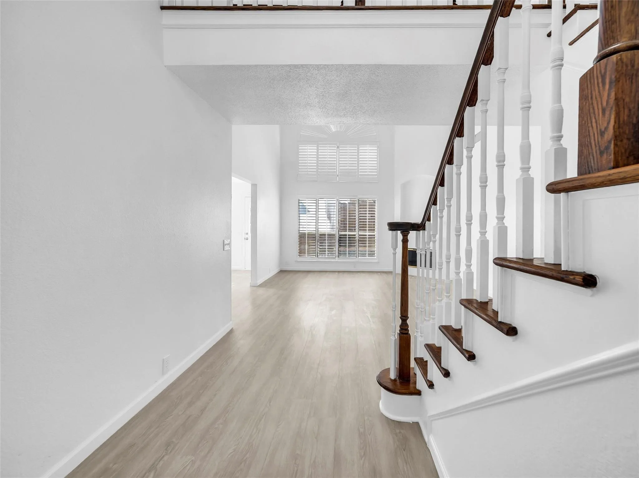 Single Family Residence For Sale in Tarrant County , 5310 Vista Verde Drive, Arlington, Texas 76017, 5 Bedroom, 3 Bathroom, 2 Garage spaces, 2,230 Sqft, built in 1996, mls#21356440, Real Estate Agent in Arlington, Homes For Sale in Tarrant county, Homes For Sale in Arlington, Realtor in Arlington Texas, Real Estate Brokerage Independent Realty Texas, Luminita Cordes Realtor