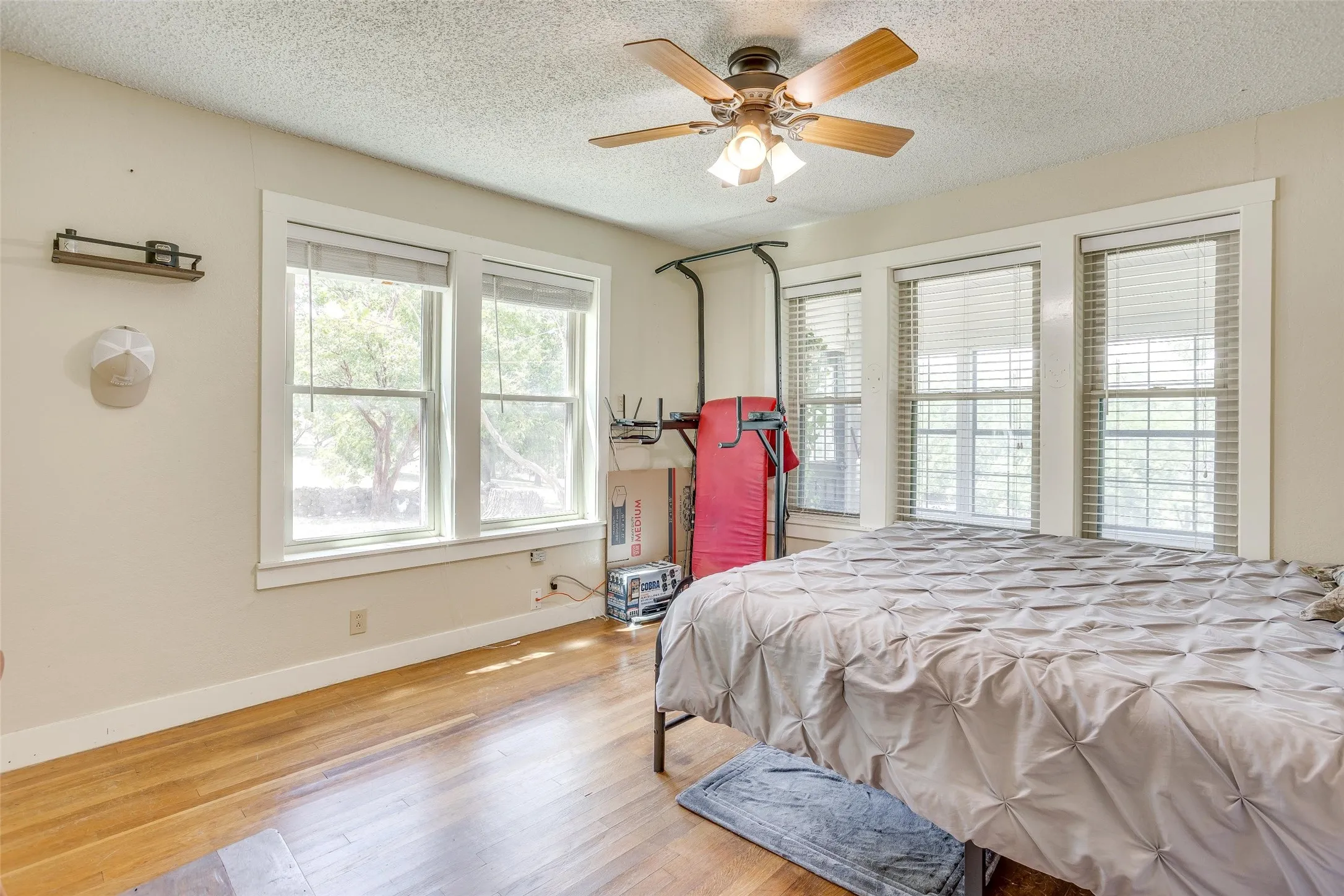 Single Family Residence For Sale in Parker County , 13800 Llano Drive, Weatherford, Texas 76087, 3 Bedroom, 2 Bathroom, 2 Garage spaces, 2,086 Sqft, built in 1920, mls#21337145, Real Estate Agent in Weatherford, Homes For Sale in Parker county, Homes For Sale in Weatherford, Realtor in Weatherford Texas, Real Estate Brokerage Independent Realty Texas, Luminita Cordes Realtor