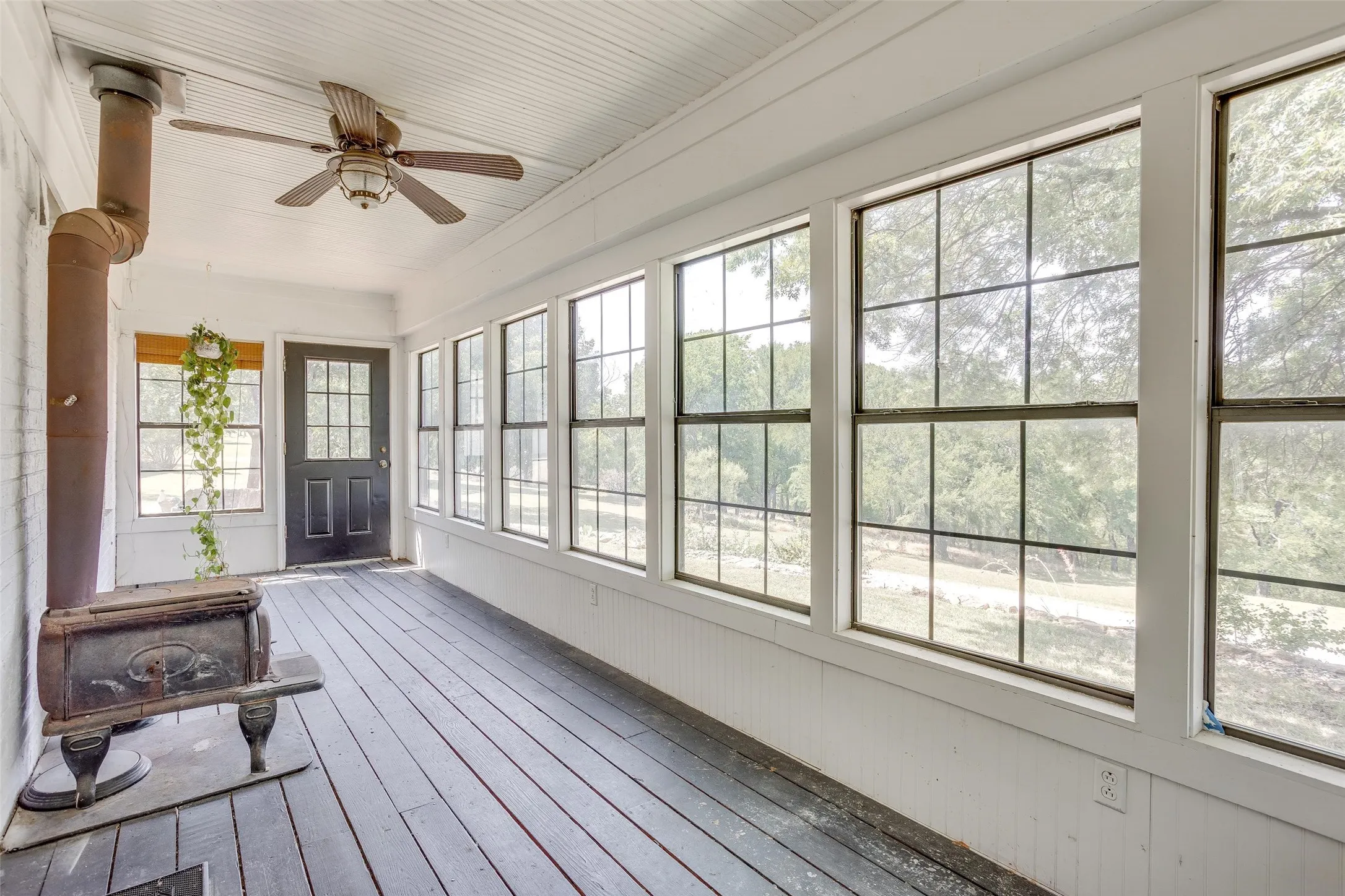 Single Family Residence For Sale in Parker County , 13800 Llano Drive, Weatherford, Texas 76087, 3 Bedroom, 2 Bathroom, 2 Garage spaces, 2,086 Sqft, built in 1920, mls#21337145, Real Estate Agent in Weatherford, Homes For Sale in Parker county, Homes For Sale in Weatherford, Realtor in Weatherford Texas, Real Estate Brokerage Independent Realty Texas, Luminita Cordes Realtor