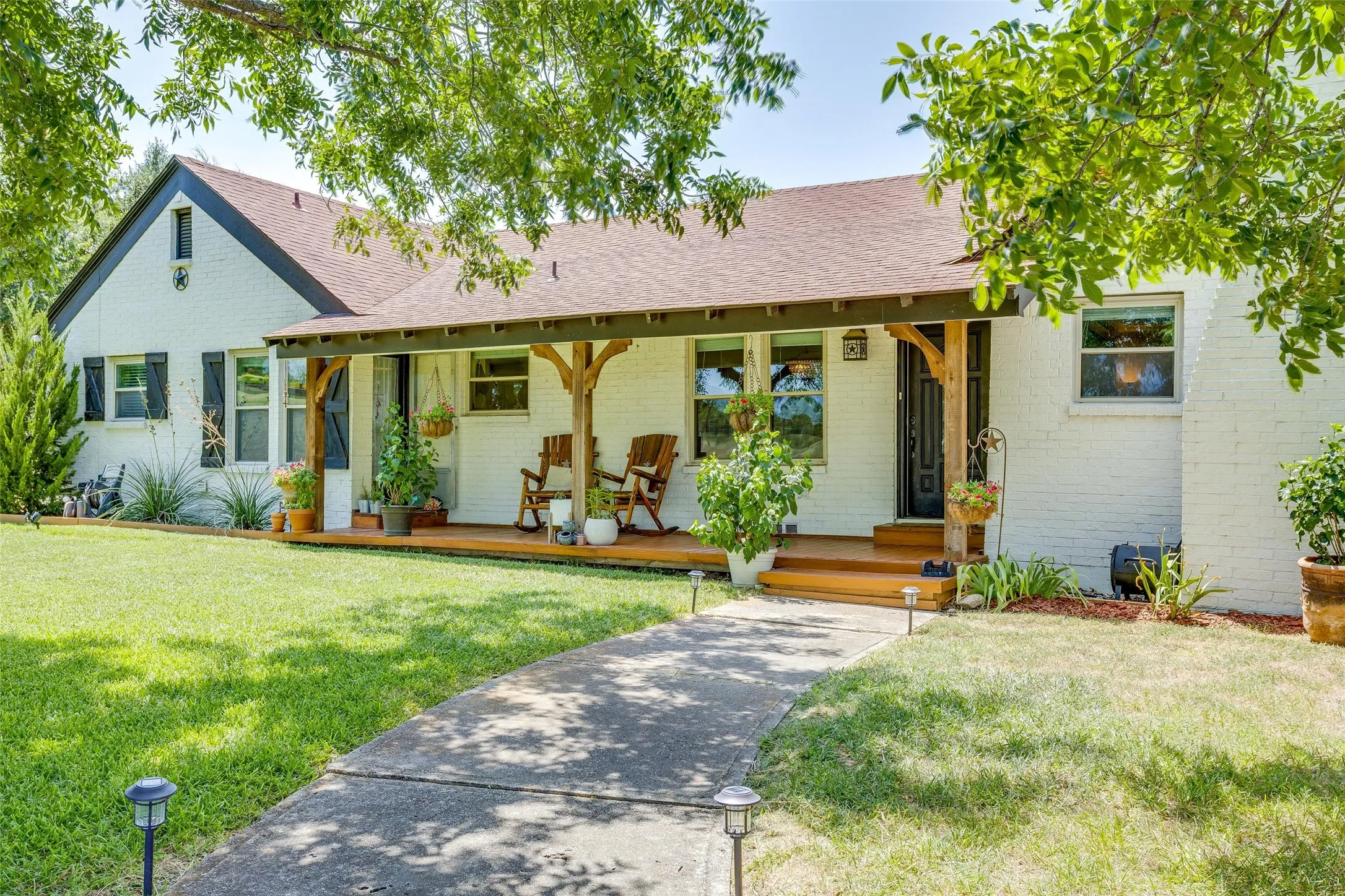 Single Family Residence For Sale in Parker County , 13800 Llano Drive, Weatherford, Texas 76087, 3 Bedroom, 2 Bathroom, 2 Garage spaces, 2,086 Sqft, built in 1920, mls#21337145, Real Estate Agent in Weatherford, Homes For Sale in Parker county, Homes For Sale in Weatherford, Realtor in Weatherford Texas, Real Estate Brokerage Independent Realty Texas, Luminita Cordes Realtor