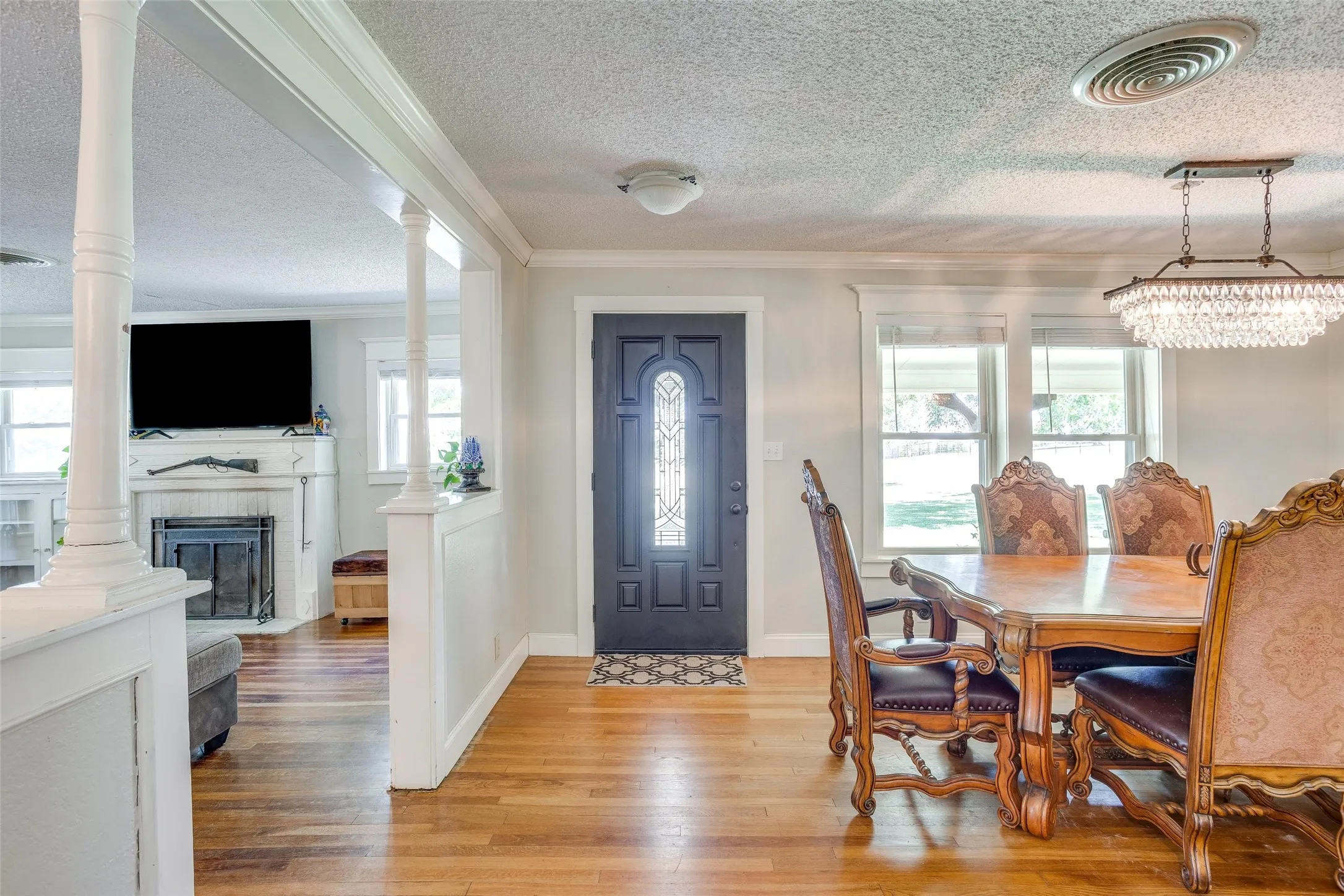 Single Family Residence For Sale in Parker County , 13800 Llano Drive, Weatherford, Texas 76087, 3 Bedroom, 2 Bathroom, 2 Garage spaces, 2,086 Sqft, built in 1920, mls#21337145, Real Estate Agent in Weatherford, Homes For Sale in Parker county, Homes For Sale in Weatherford, Realtor in Weatherford Texas, Real Estate Brokerage Independent Realty Texas, Luminita Cordes Realtor