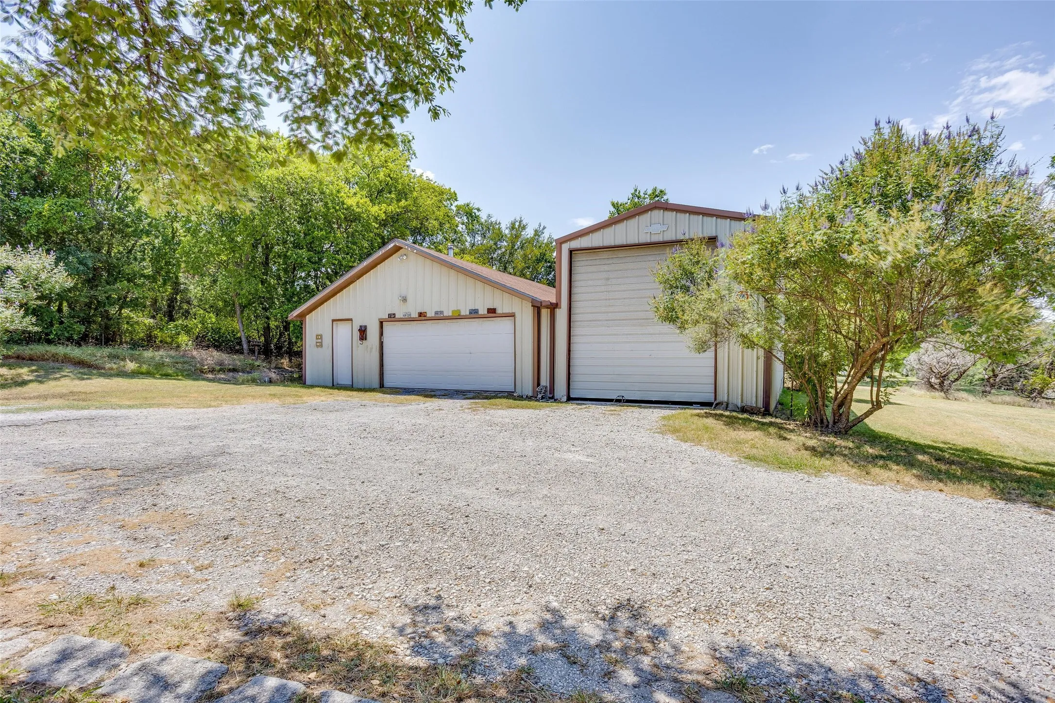 Single Family Residence For Sale in Parker County , 13800 Llano Drive, Weatherford, Texas 76087, 3 Bedroom, 2 Bathroom, 2 Garage spaces, 2,086 Sqft, built in 1920, mls#21337145, Real Estate Agent in Weatherford, Homes For Sale in Parker county, Homes For Sale in Weatherford, Realtor in Weatherford Texas, Real Estate Brokerage Independent Realty Texas, Luminita Cordes Realtor