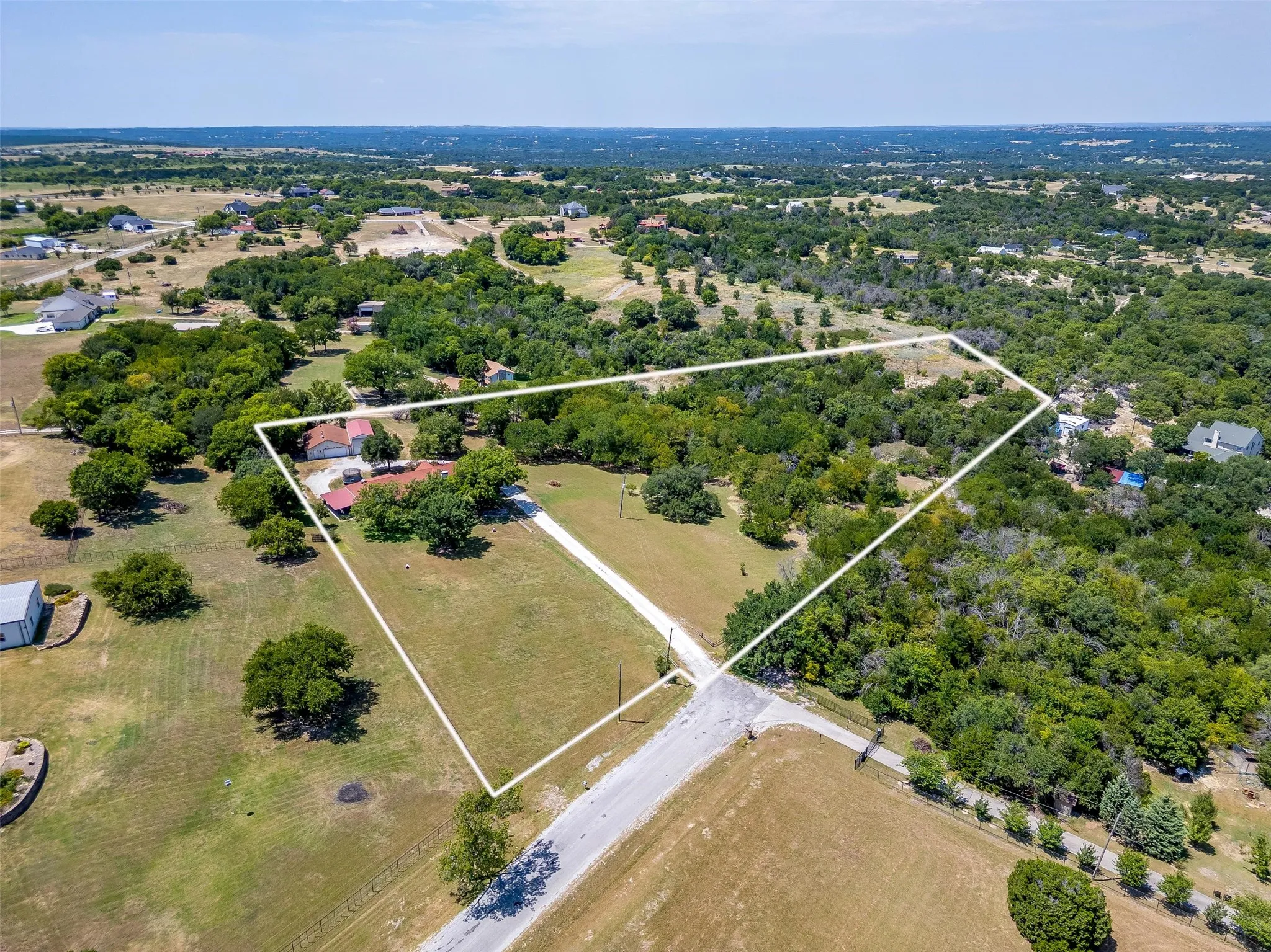 Single Family Residence For Sale in Parker County , 13800 Llano Drive, Weatherford, Texas 76087, 3 Bedroom, 2 Bathroom, 2 Garage spaces, 2,086 Sqft, built in 1920, mls#21337145, Real Estate Agent in Weatherford, Homes For Sale in Parker county, Homes For Sale in Weatherford, Realtor in Weatherford Texas, Real Estate Brokerage Independent Realty Texas, Luminita Cordes Realtor
