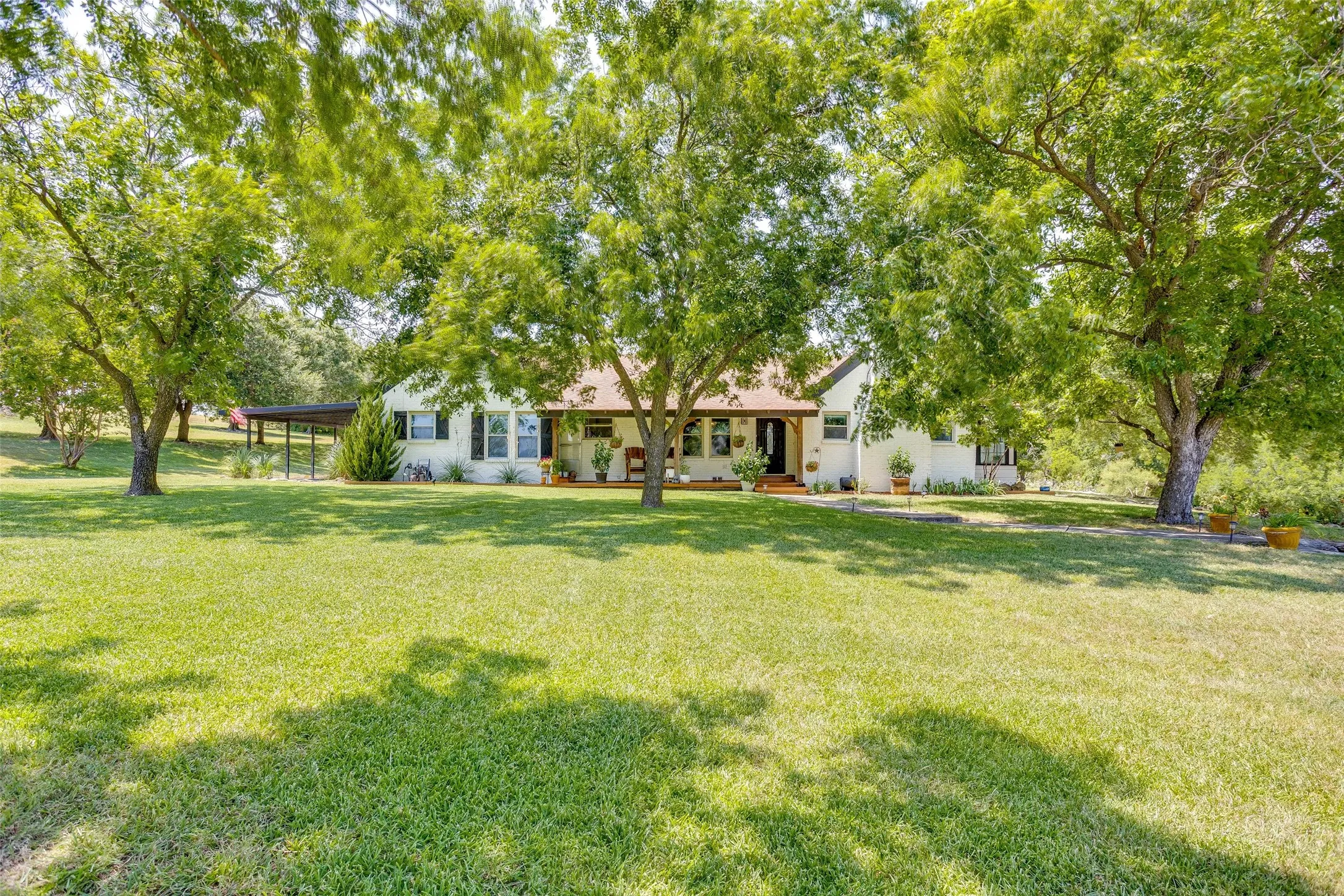 Single Family Residence For Sale in Parker County , 13800 Llano Drive, Weatherford, Texas 76087, 3 Bedroom, 2 Bathroom, 2 Garage spaces, 2,086 Sqft, built in 1920, mls#21337145, Real Estate Agent in Weatherford, Homes For Sale in Parker county, Homes For Sale in Weatherford, Realtor in Weatherford Texas, Real Estate Brokerage Independent Realty Texas, Luminita Cordes Realtor