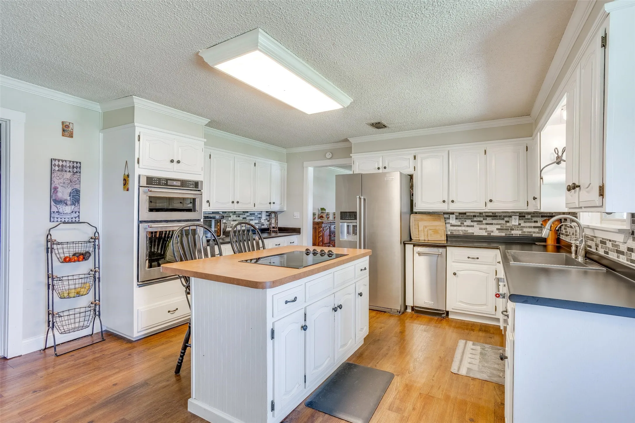 Single Family Residence For Sale in Parker County , 13800 Llano Drive, Weatherford, Texas 76087, 3 Bedroom, 2 Bathroom, 2 Garage spaces, 2,086 Sqft, built in 1920, mls#21337145, Real Estate Agent in Weatherford, Homes For Sale in Parker county, Homes For Sale in Weatherford, Realtor in Weatherford Texas, Real Estate Brokerage Independent Realty Texas, Luminita Cordes Realtor