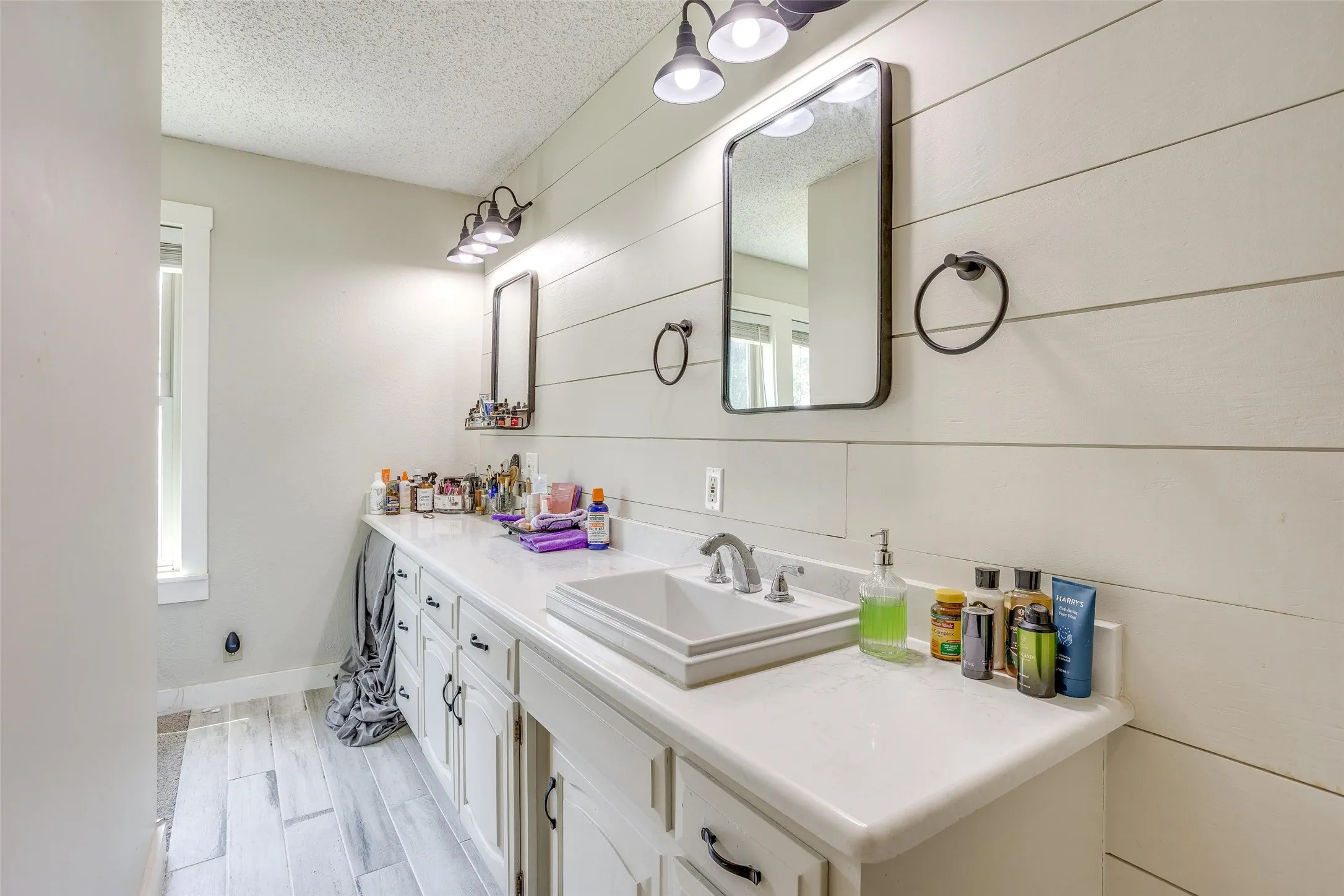 Single Family Residence For Sale in Parker County , 13800 Llano Drive, Weatherford, Texas 76087, 3 Bedroom, 2 Bathroom, 2 Garage spaces, 2,086 Sqft, built in 1920, mls#21337145, Real Estate Agent in Weatherford, Homes For Sale in Parker county, Homes For Sale in Weatherford, Realtor in Weatherford Texas, Real Estate Brokerage Independent Realty Texas, Luminita Cordes Realtor