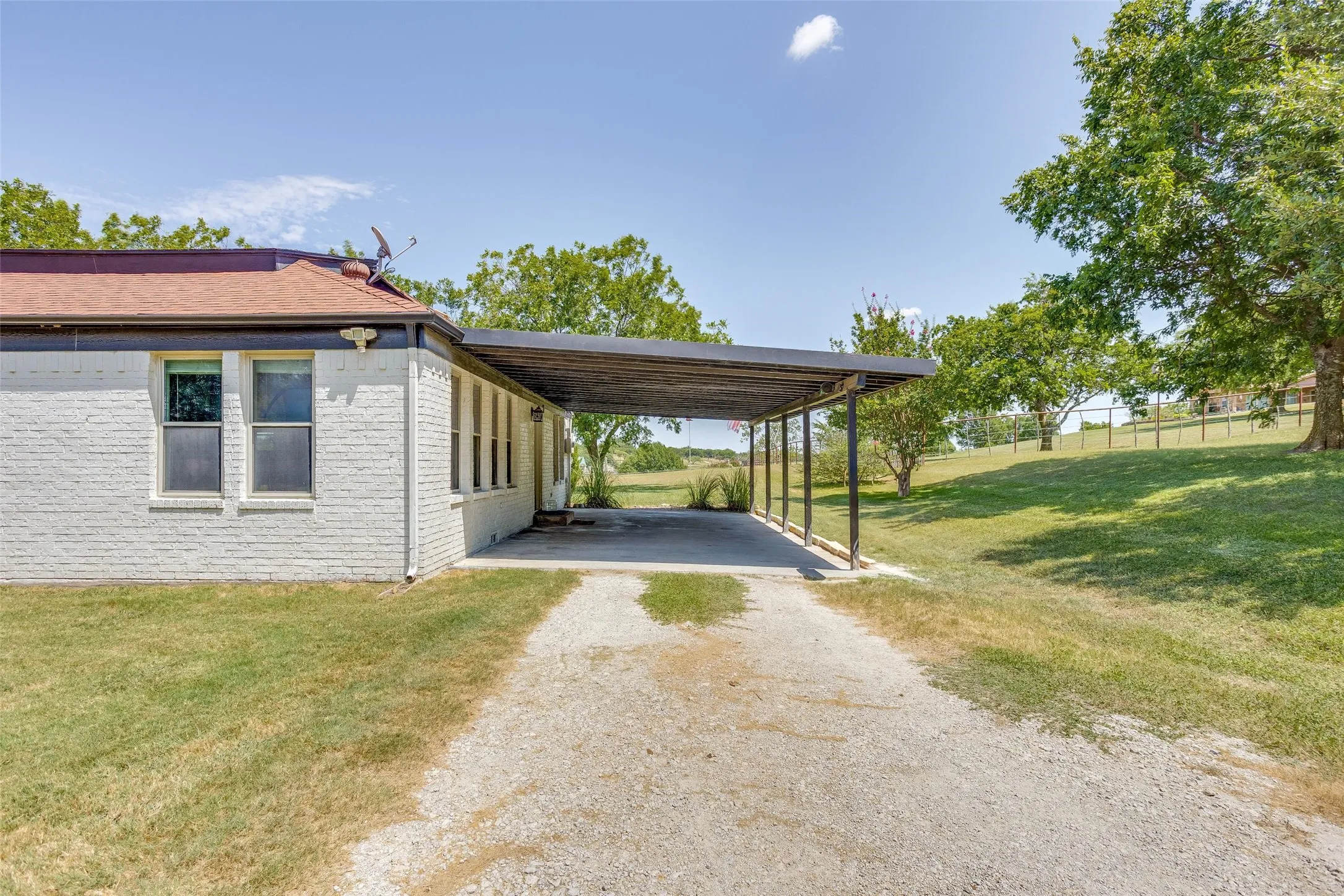 Single Family Residence For Sale in Parker County , 13800 Llano Drive, Weatherford, Texas 76087, 3 Bedroom, 2 Bathroom, 2 Garage spaces, 2,086 Sqft, built in 1920, mls#21337145, Real Estate Agent in Weatherford, Homes For Sale in Parker county, Homes For Sale in Weatherford, Realtor in Weatherford Texas, Real Estate Brokerage Independent Realty Texas, Luminita Cordes Realtor