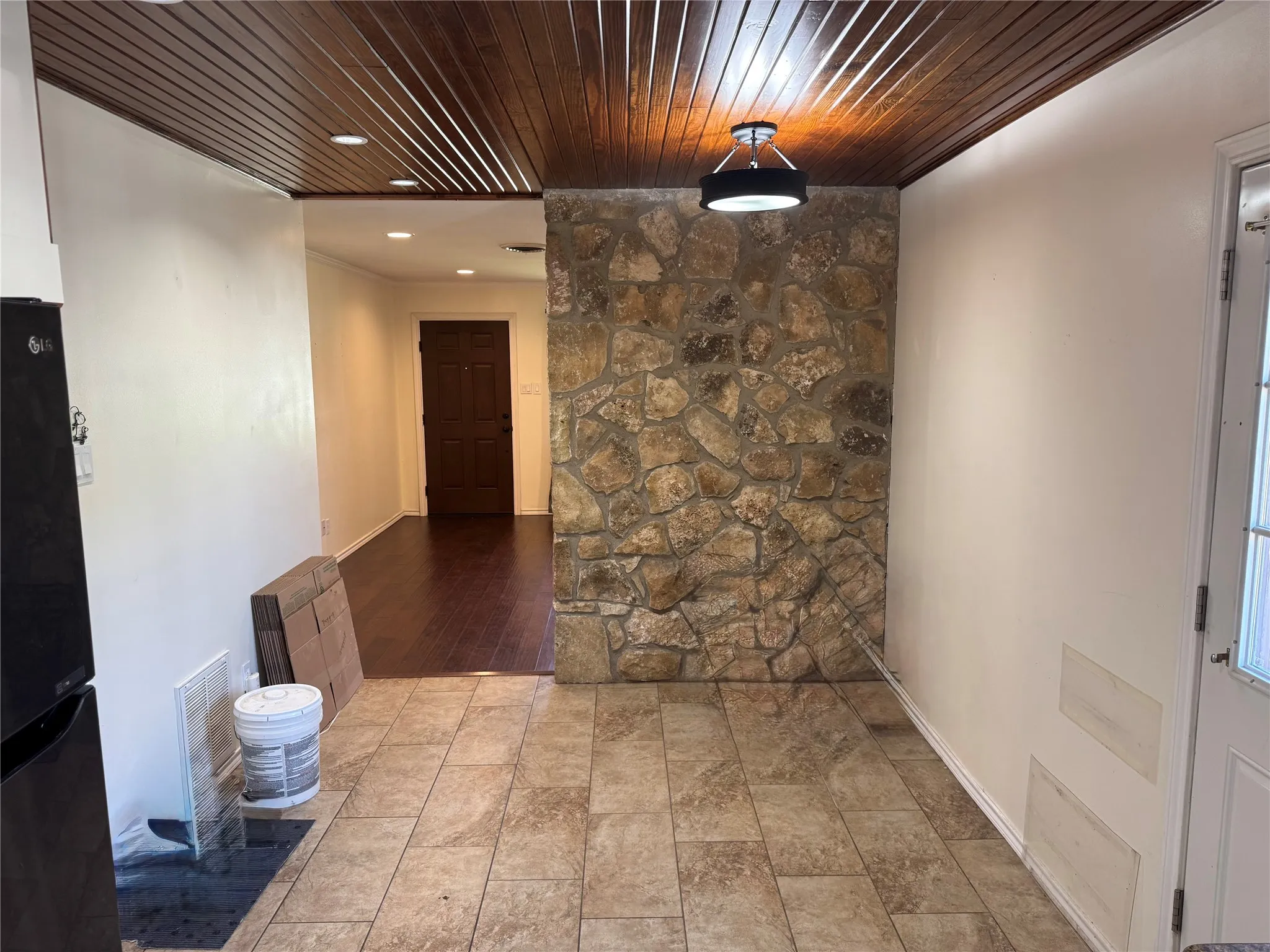 Single Family Residence For Rent in Tarrant County , 776 Ponderosa Drive, Hurst, Texas 76053, 3 Bedroom, 2 Bathroom, 2 Garage spaces, 1,100 Sqft, built in 1961, mls#21356605, Real Estate Agent in Hurst, Homes For Rent in Tarrant county, Homes For Rent in Hurst, Realtor in Hurst Texas, Real Estate Brokerage Independent Realty Texas, Luminita Cordes Realtor