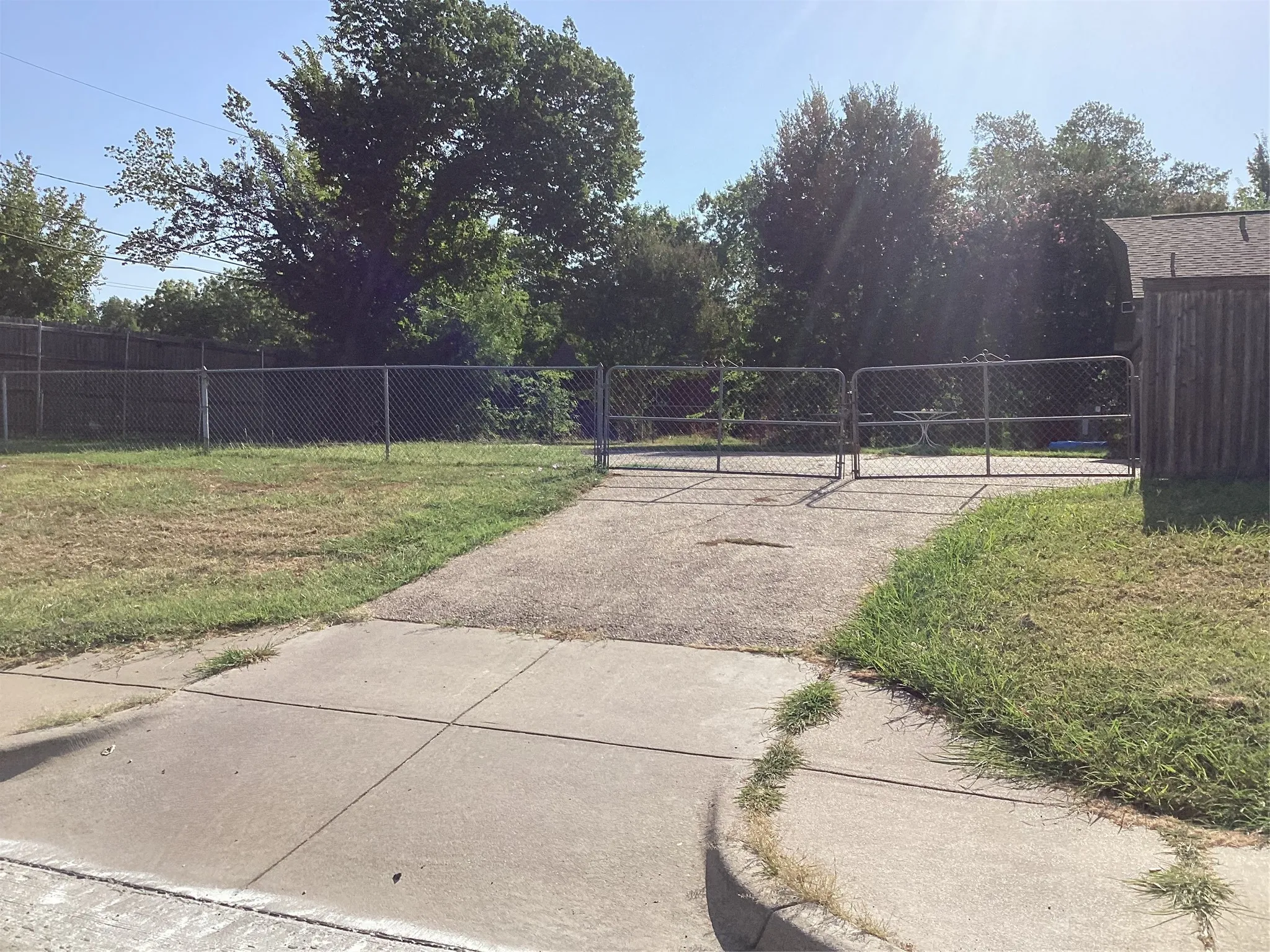 Single Family Residence For Rent in Tarrant County , 776 Ponderosa Drive, Hurst, Texas 76053, 3 Bedroom, 2 Bathroom, 2 Garage spaces, 1,100 Sqft, built in 1961, mls#21356605, Real Estate Agent in Hurst, Homes For Rent in Tarrant county, Homes For Rent in Hurst, Realtor in Hurst Texas, Real Estate Brokerage Independent Realty Texas, Luminita Cordes Realtor