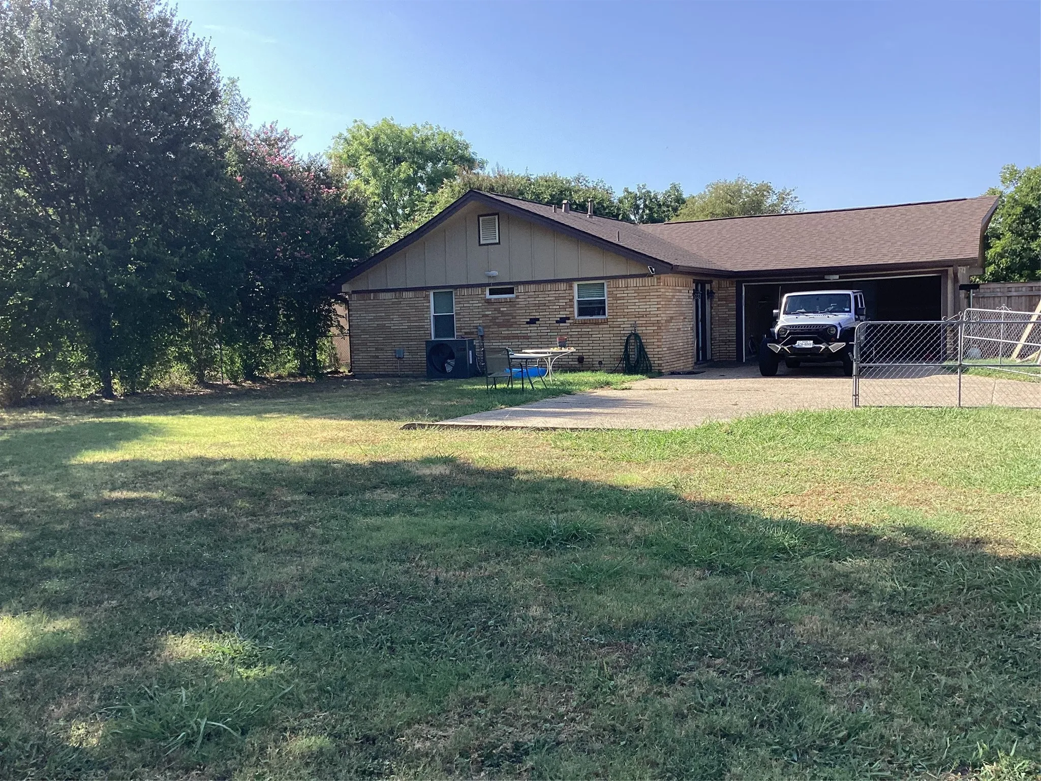 Single Family Residence For Rent in Tarrant County , 776 Ponderosa Drive, Hurst, Texas 76053, 3 Bedroom, 2 Bathroom, 2 Garage spaces, 1,100 Sqft, built in 1961, mls#21356605, Real Estate Agent in Hurst, Homes For Rent in Tarrant county, Homes For Rent in Hurst, Realtor in Hurst Texas, Real Estate Brokerage Independent Realty Texas, Luminita Cordes Realtor