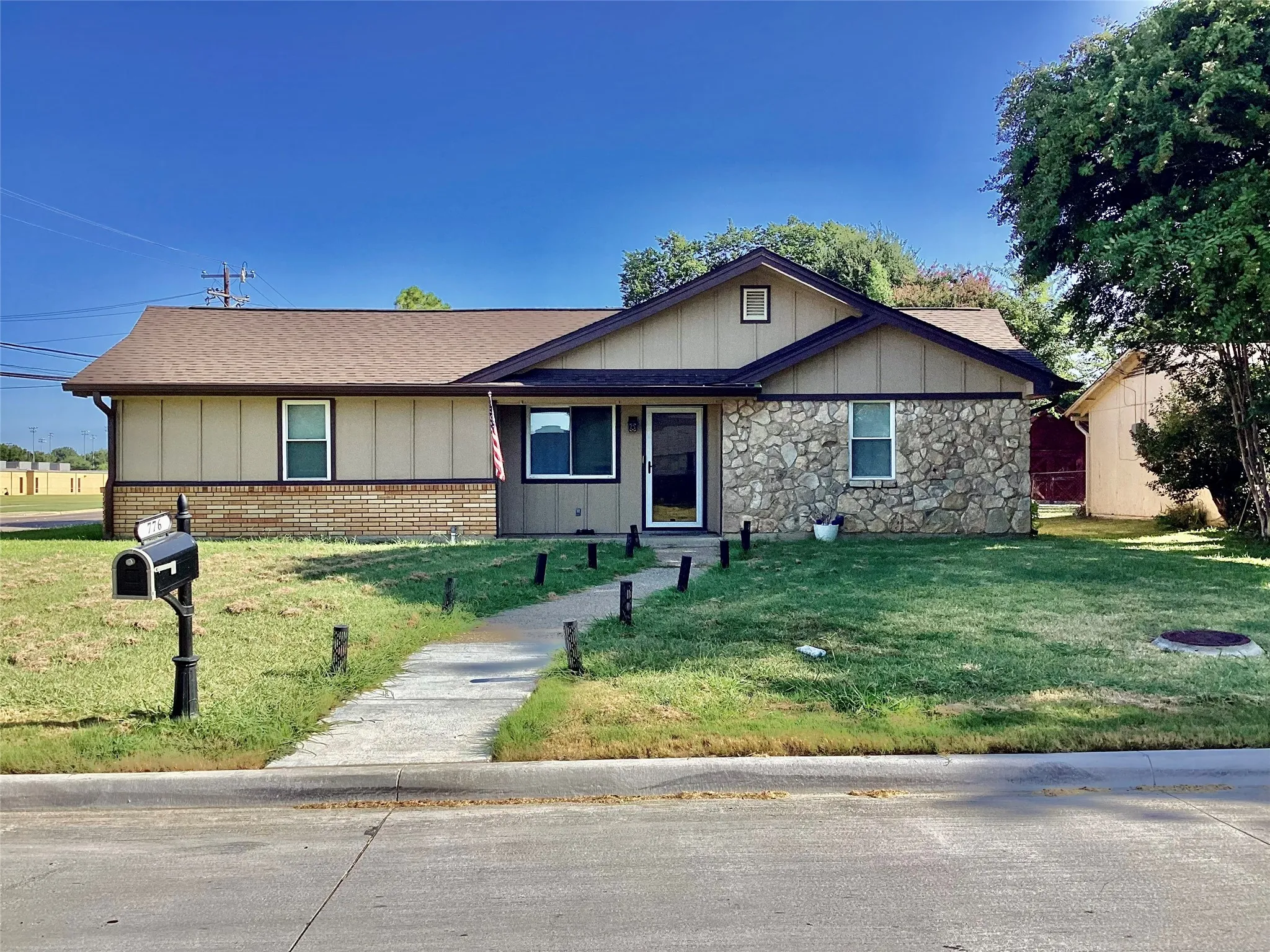 Single Family Residence For Rent in Tarrant County , 776 Ponderosa Drive, Hurst, Texas 76053, 3 Bedroom, 2 Bathroom, 2 Garage spaces, 1,100 Sqft, built in 1961, mls#21356605, Real Estate Agent in Hurst, Homes For Rent in Tarrant county, Homes For Rent in Hurst, Realtor in Hurst Texas, Real Estate Brokerage Independent Realty Texas, Luminita Cordes Realtor