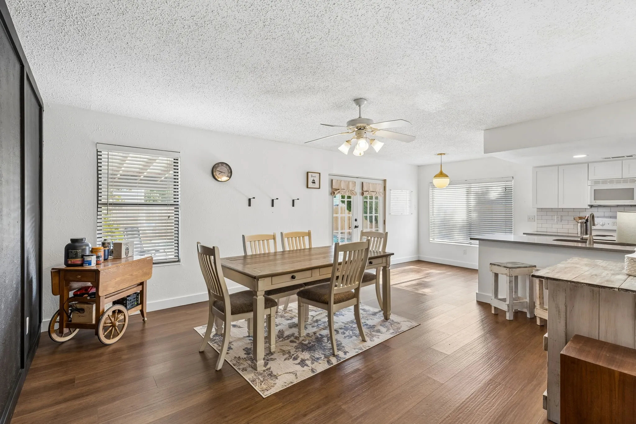Single Family Residence For Sale in Dallas County , 3437 Castle Rock Lane, Garland, Texas 75044, 4 Bedroom, 3 Bathroom, 2 Garage spaces, 2,233 Sqft, built in 1974, mls#21355853, Real Estate Agent in Garland, Homes For Sale in Dallas county, Homes For Sale in Garland, Realtor in Garland Texas, Real Estate Brokerage Independent Realty Texas, Luminita Cordes Realtor