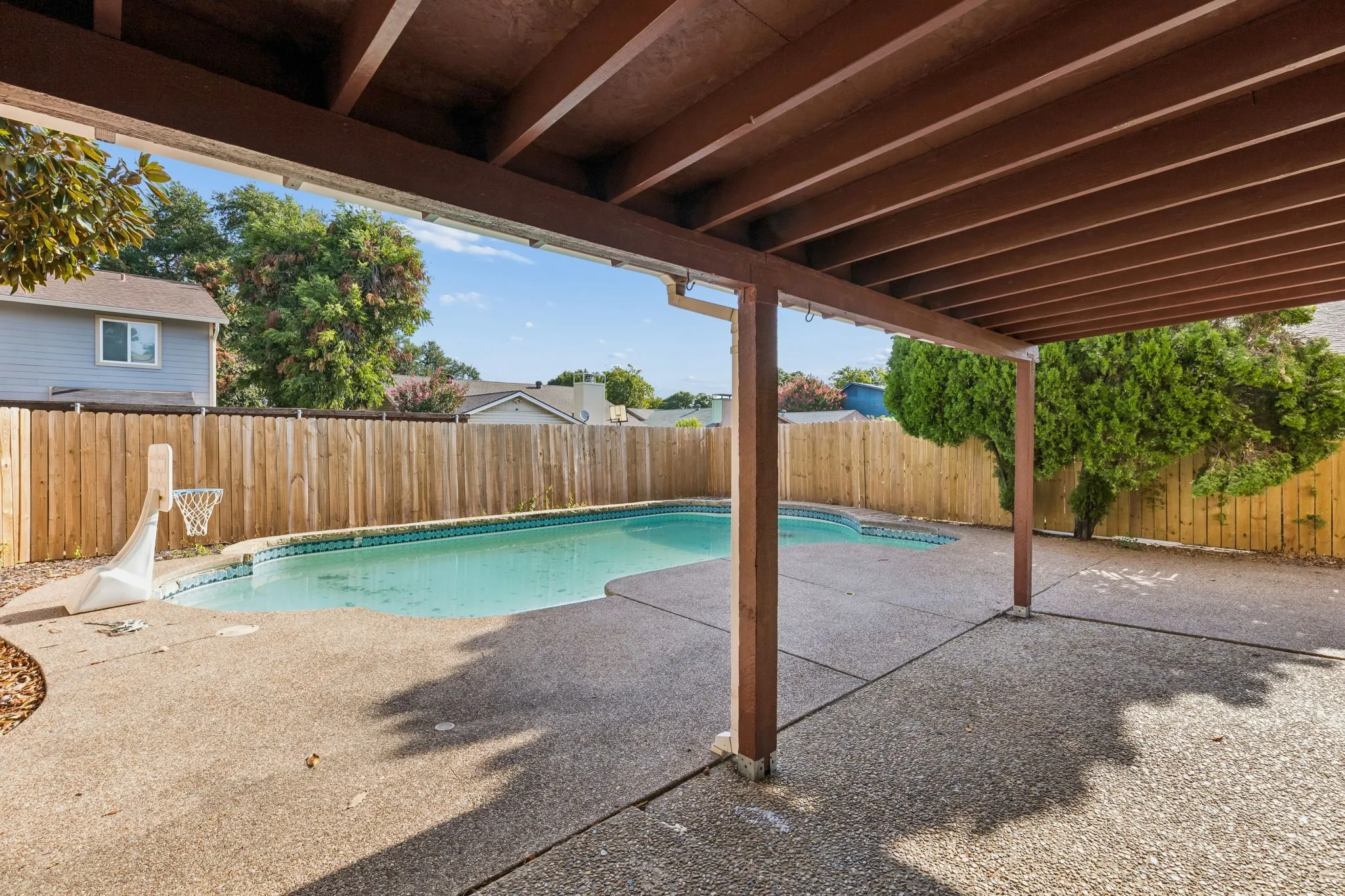 Single Family Residence For Sale in Dallas County , 3437 Castle Rock Lane, Garland, Texas 75044, 4 Bedroom, 3 Bathroom, 2 Garage spaces, 2,233 Sqft, built in 1974, mls#21355853, Real Estate Agent in Garland, Homes For Sale in Dallas county, Homes For Sale in Garland, Realtor in Garland Texas, Real Estate Brokerage Independent Realty Texas, Luminita Cordes Realtor