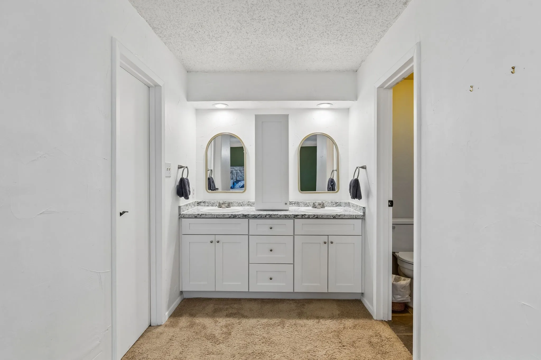 Single Family Residence For Sale in Dallas County , 3437 Castle Rock Lane, Garland, Texas 75044, 4 Bedroom, 3 Bathroom, 2 Garage spaces, 2,233 Sqft, built in 1974, mls#21355853, Real Estate Agent in Garland, Homes For Sale in Dallas county, Homes For Sale in Garland, Realtor in Garland Texas, Real Estate Brokerage Independent Realty Texas, Luminita Cordes Realtor