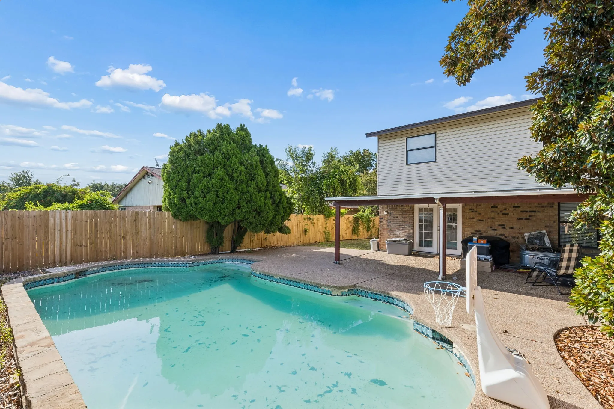Single Family Residence For Sale in Dallas County , 3437 Castle Rock Lane, Garland, Texas 75044, 4 Bedroom, 3 Bathroom, 2 Garage spaces, 2,233 Sqft, built in 1974, mls#21355853, Real Estate Agent in Garland, Homes For Sale in Dallas county, Homes For Sale in Garland, Realtor in Garland Texas, Real Estate Brokerage Independent Realty Texas, Luminita Cordes Realtor